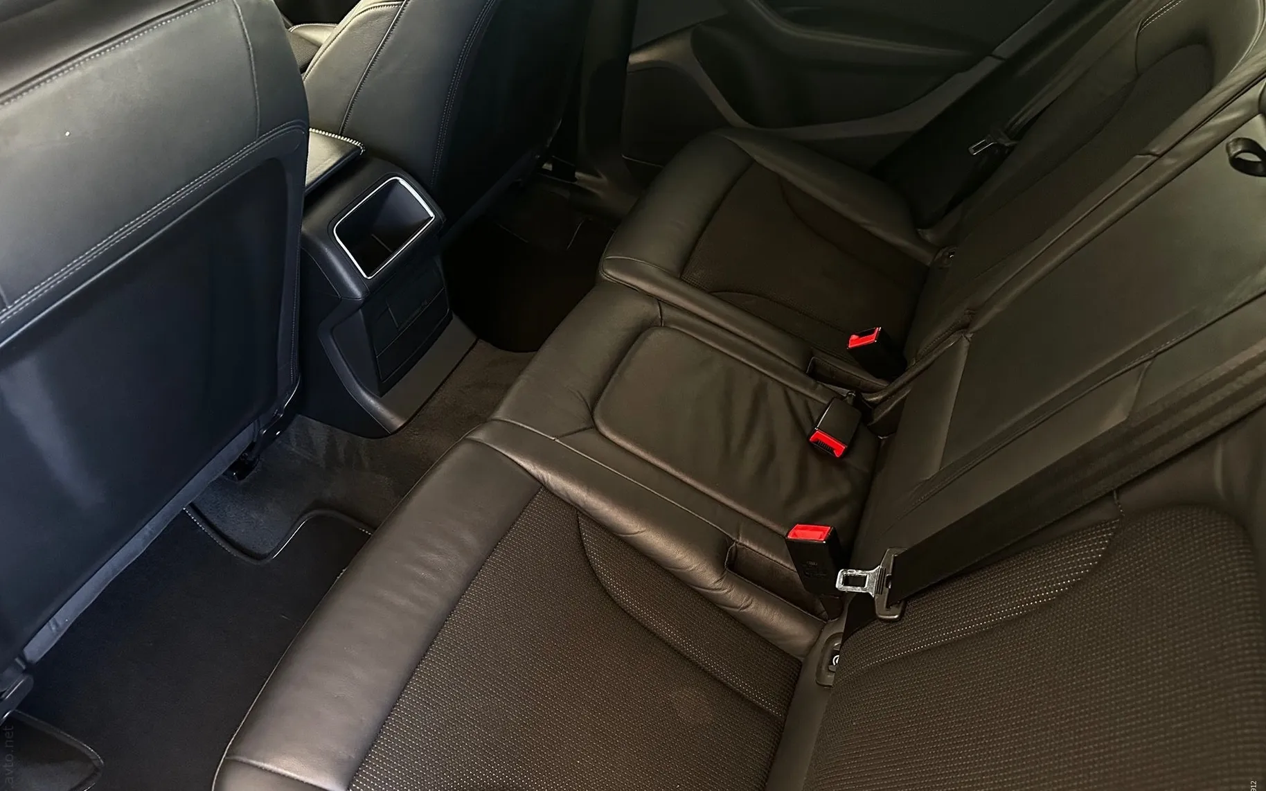 Notranja slika - Audi Q5 - 2.0 TDI-S LINE-20COL-NAVI-2XPDC-NA OBROKE - 9