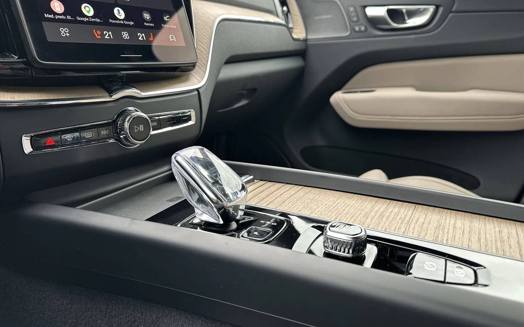 Notranja slika - Volvo XC60 - B5 P AWD Plus Dark Avt. - 20