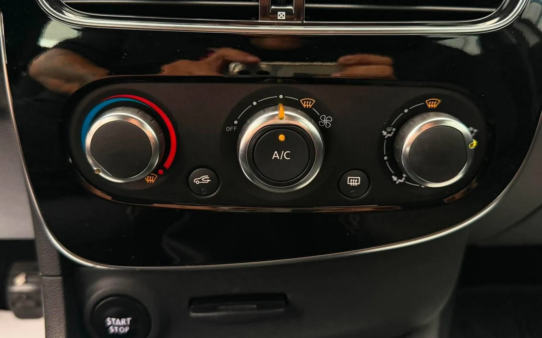 Notranja slika - Renault Clio - 1.5 DCI•OPRAVLJEN VELIK SERVIS•FACELIFT•TEMPOMAT•. - 12
