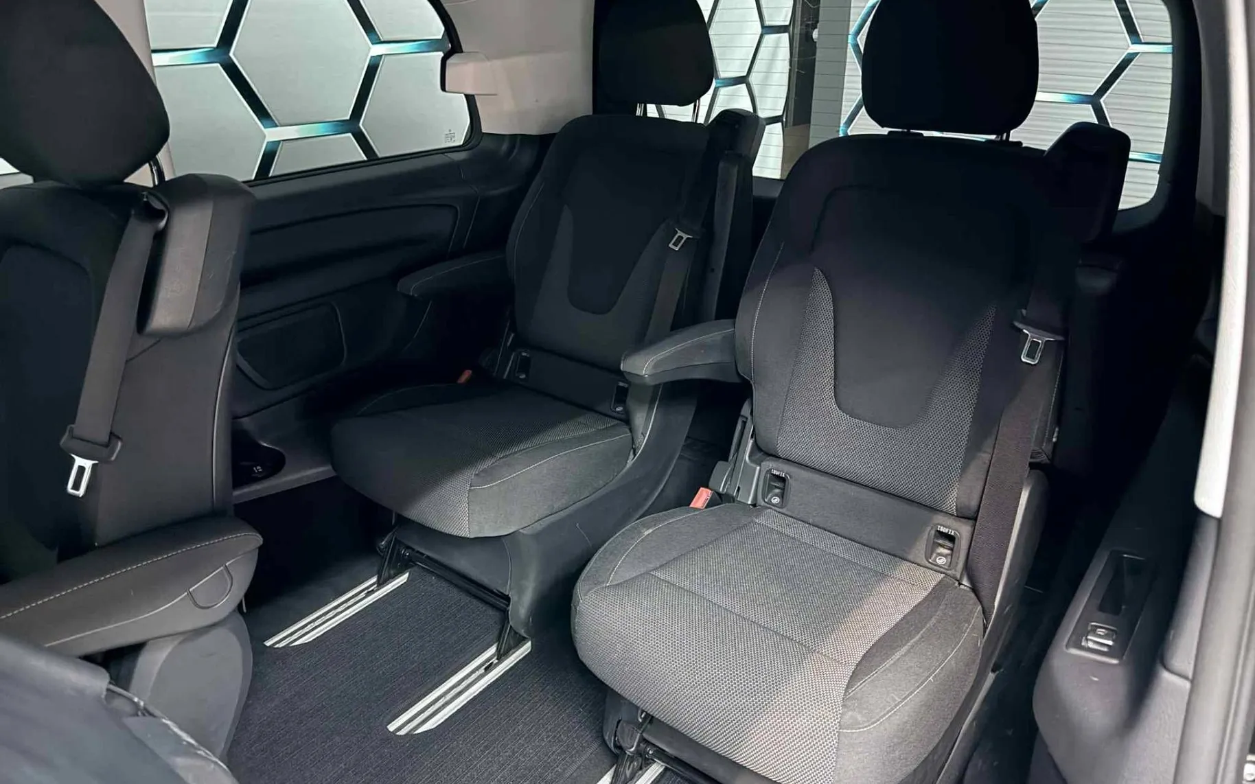 Notranja slika - Mercedes-Benz V-Razred - V 250D•KRATKI•LED•LANE ASSIST•MRTVI KOTI•KAMERA• - 11