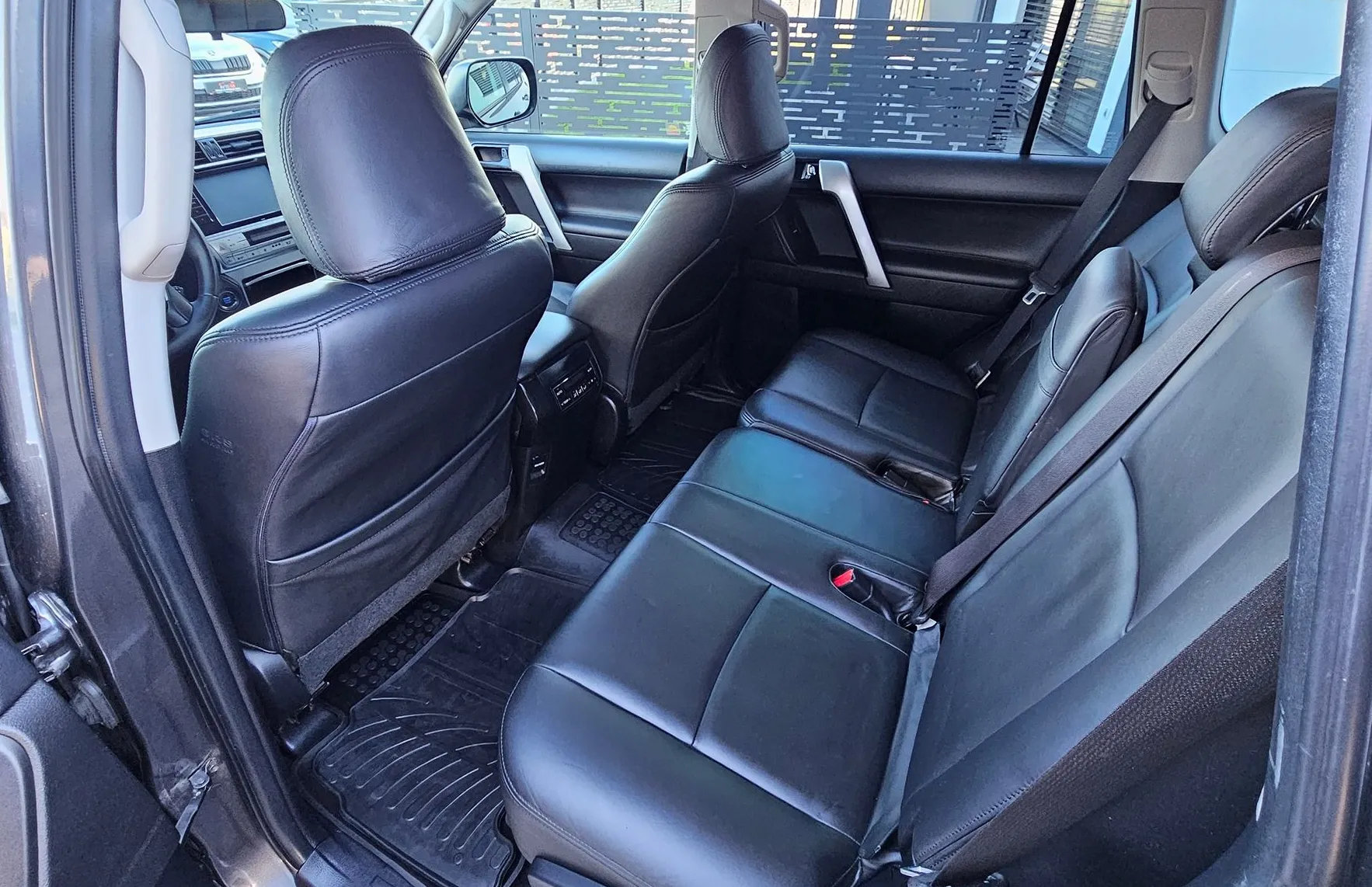Zunanja slika - Toyota Land Cruiser - 2.8 D-4D AWD Premium-Le 165.000 km- EL.Sede  382 i-K - 8