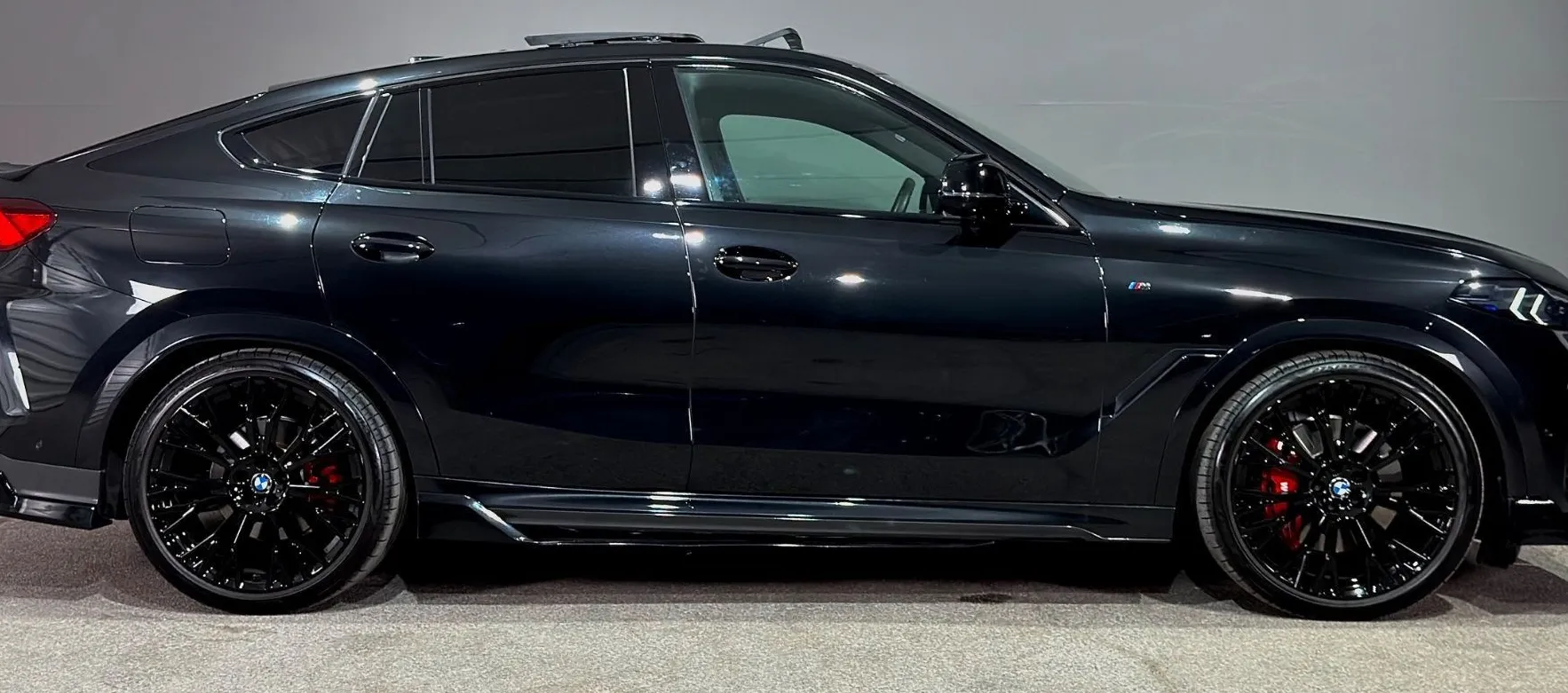 Zunanja slika - BMW X6 - serija : xDrive40d - ZRAČNO - SKY PANO - ICONIC - MASAŽA - 7