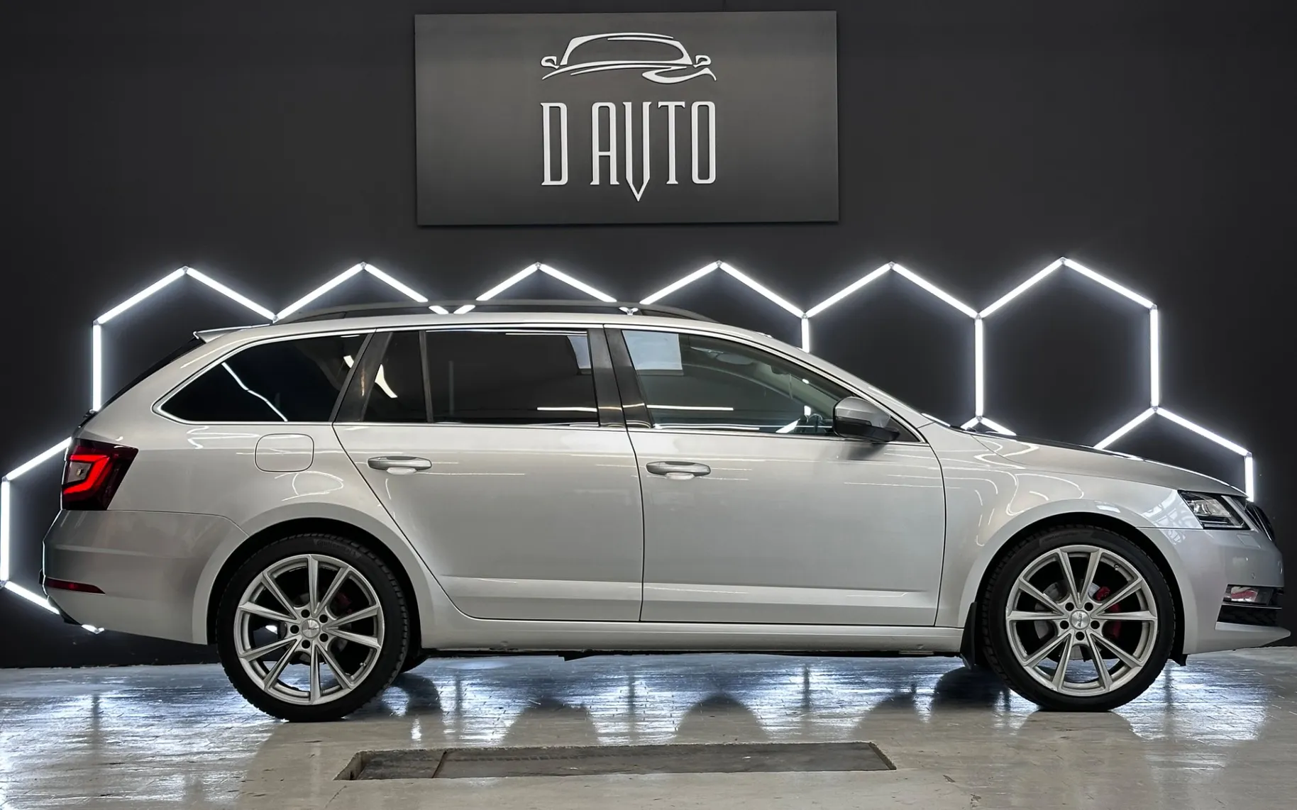 Zunanja slika - Škoda Octavia - 2.0 TDI DSG 110 kW-LED-NAVI-KLJUKA-AMBIENT-ACC... - 5