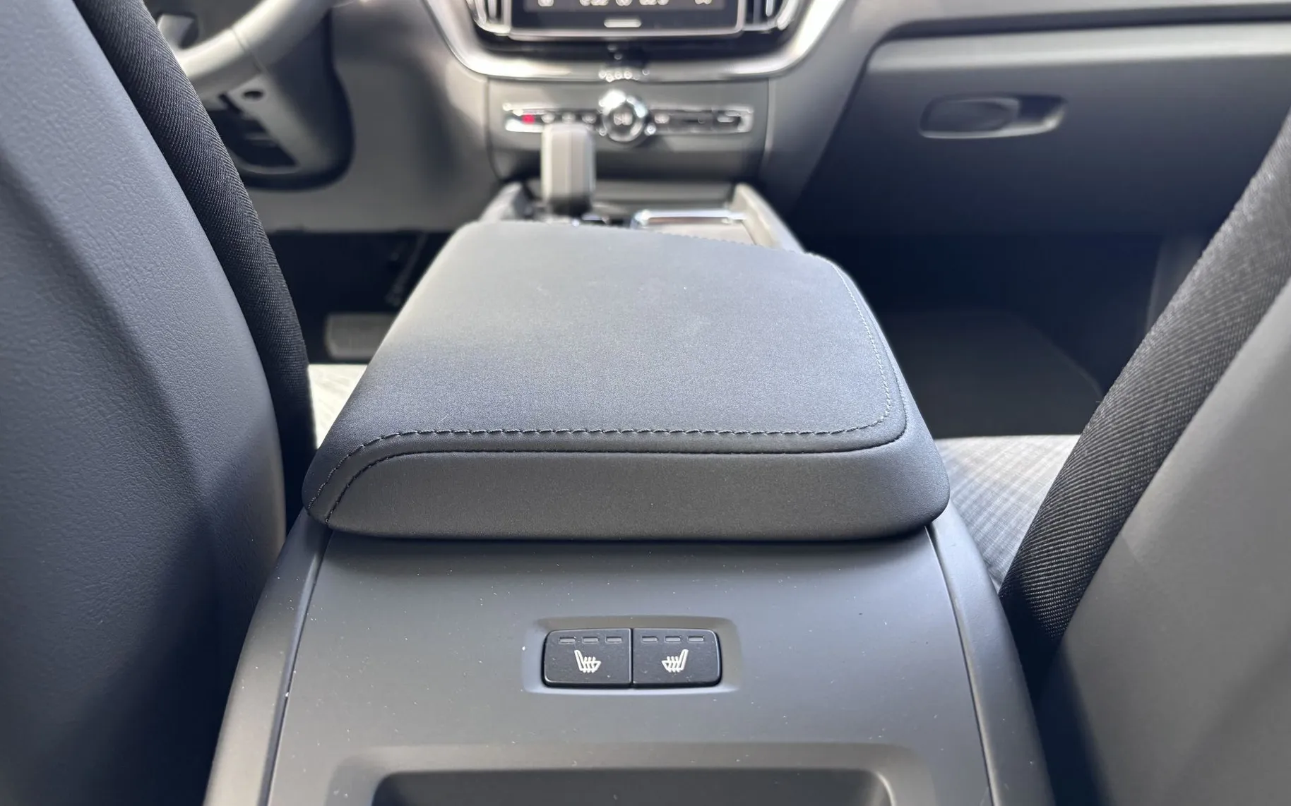 Zunanja slika - Volvo XC60 - B5P  Core AT AWD 3 leta garancije + 3 servisi - 13