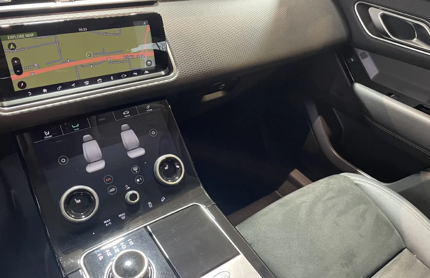 Zunanja slika - Land Rover Range Rover Velar - PANORAMA-ALCANTARA-KEYLESS-NAVI-GRETJE-RADAR-LE - 12