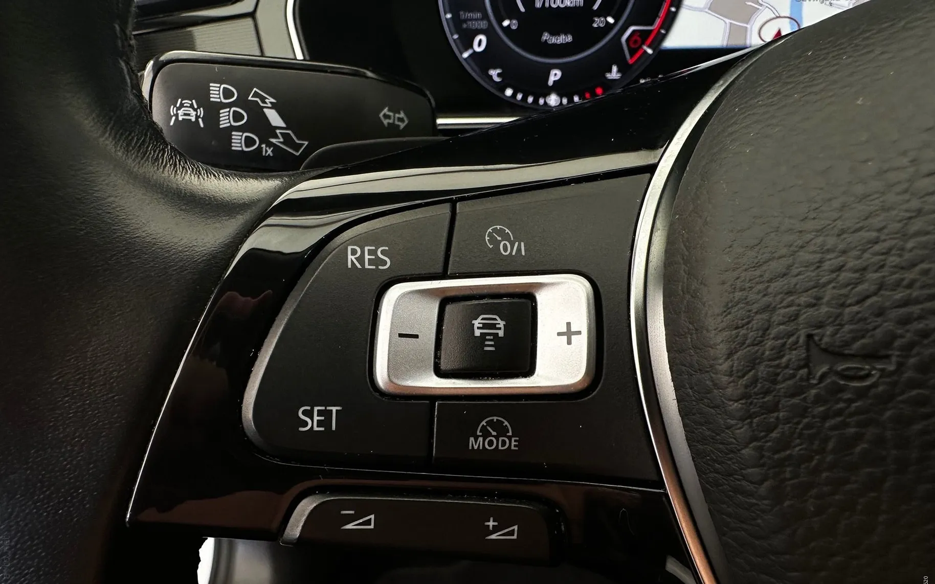Notranja slika - VW Arteon - 2.0TDI-DSG-VIRTUAL-360KAMERE-USNJE-F1 PRESTAVE-A.. - 9