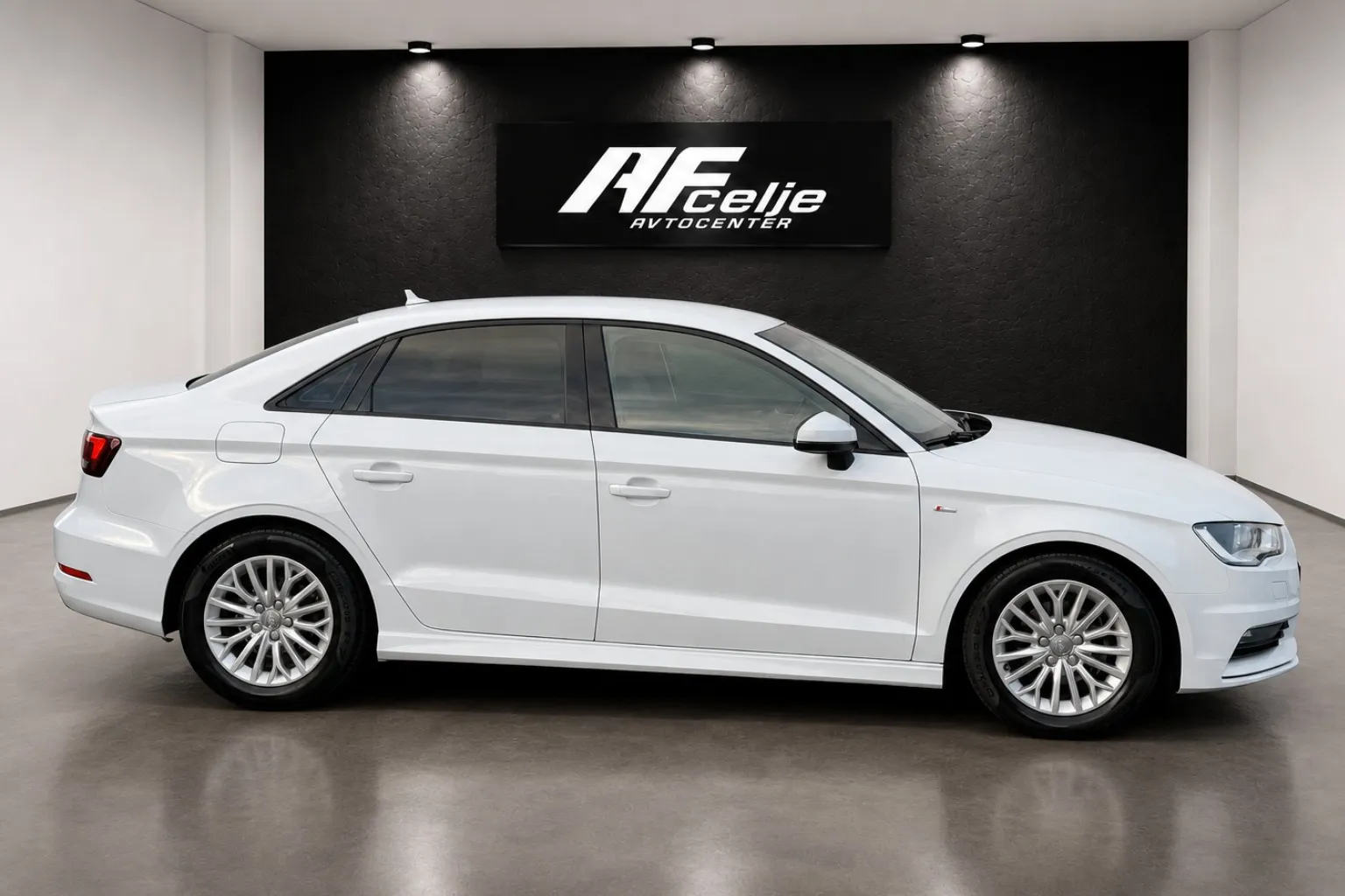 Zunanja slika - Audi A3 - 1.6 TDI-LIMO-NAVI-LIZ1NG ZA TUJCE-PDC-TEMPOMAT- - 4