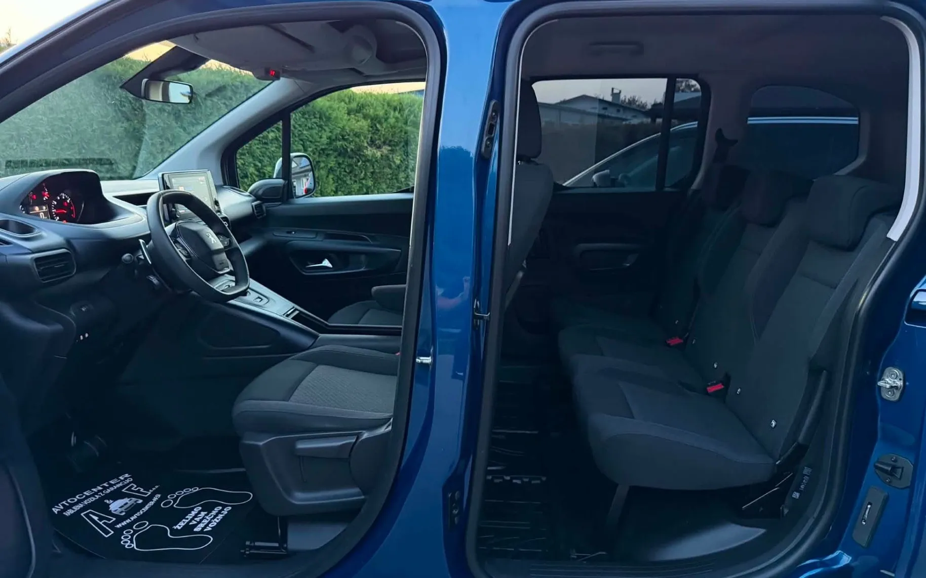 Notranja slika - Peugeot Rifter - 1.5-HDI-AUTOMATIK-LED-LIZING ZA TUJCE-F1-PDC - 10