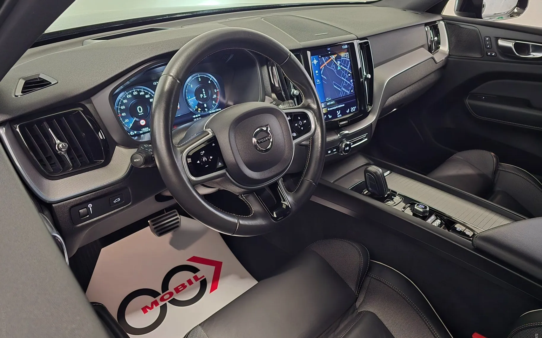 Notranja slika - Volvo XC60 - B4D R-Design Avt.- LED.usnje+mem.360kam.HUD.Harman - 9