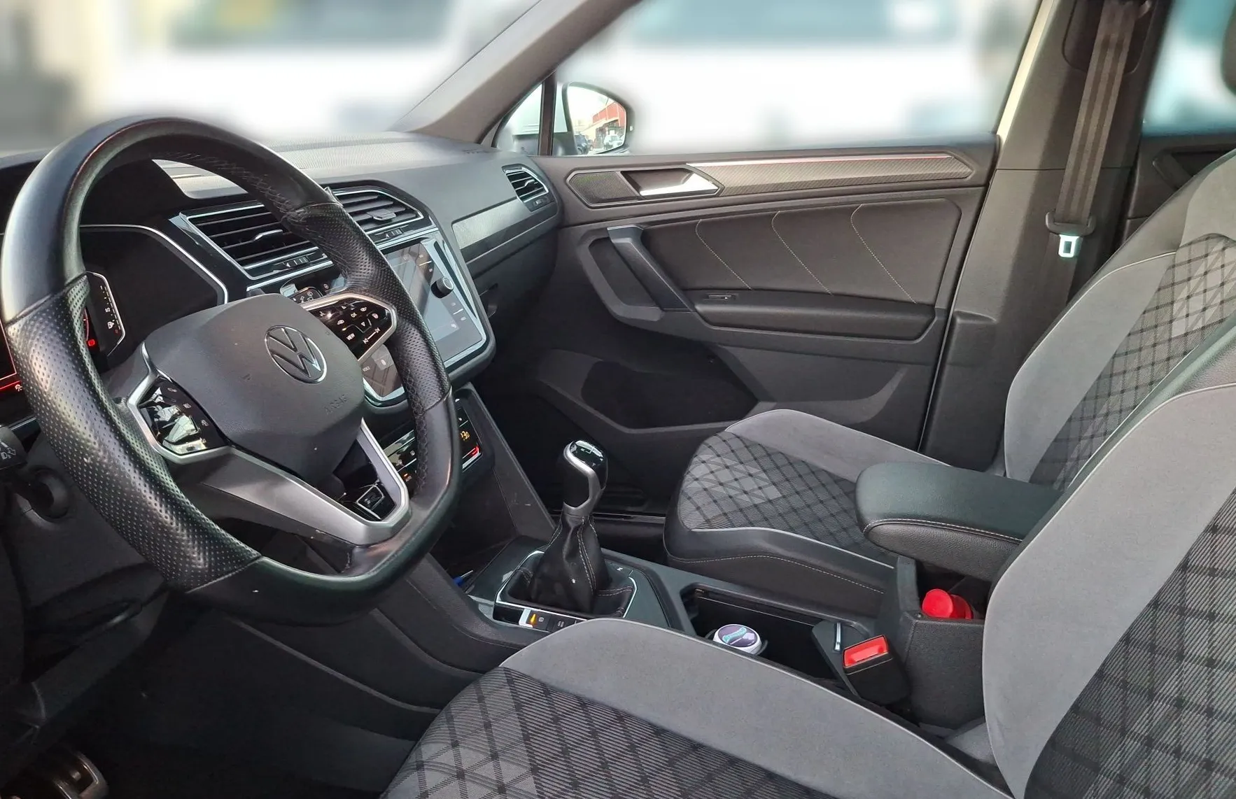 Zunanja slika - VW Tiguan - 2.0 TDI SCR BMT R-Line 110kW - 7