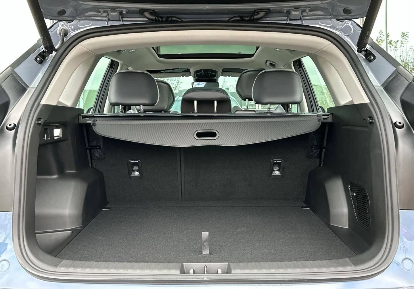 Notranja slika - Geely StarRay - 2.0 8A T AWD GF - 12