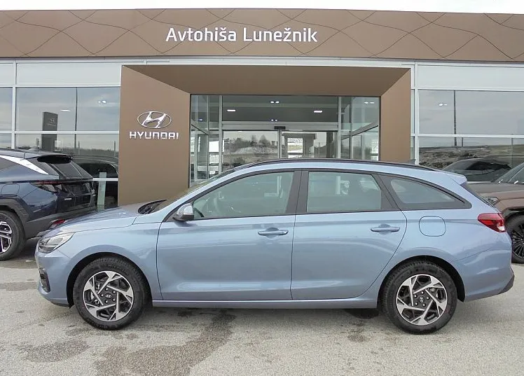 Zunanja slika - Hyundai i30 Wagon - 1.5 MPI 96 STYLE°16ALU˘Winter°RAC°rg° ZALOGA ° - 5