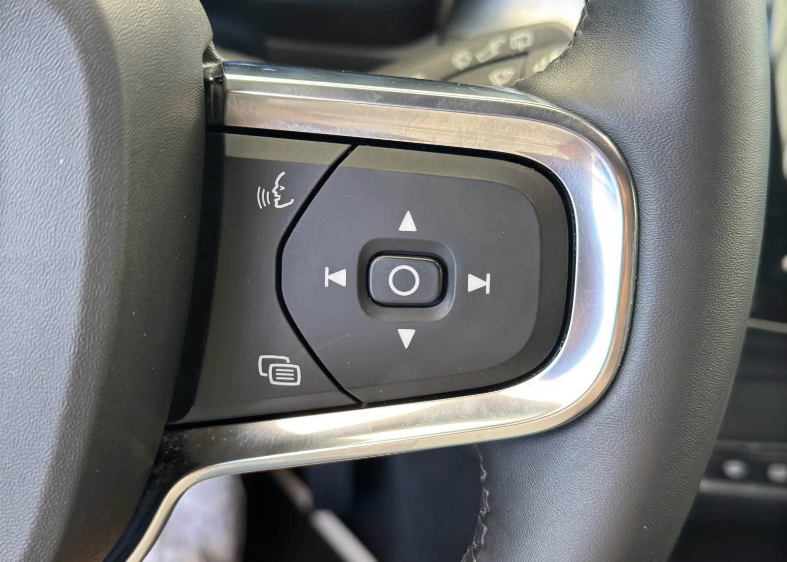 Zunanja slika - Volvo XC40 - B3 AUT. - 15