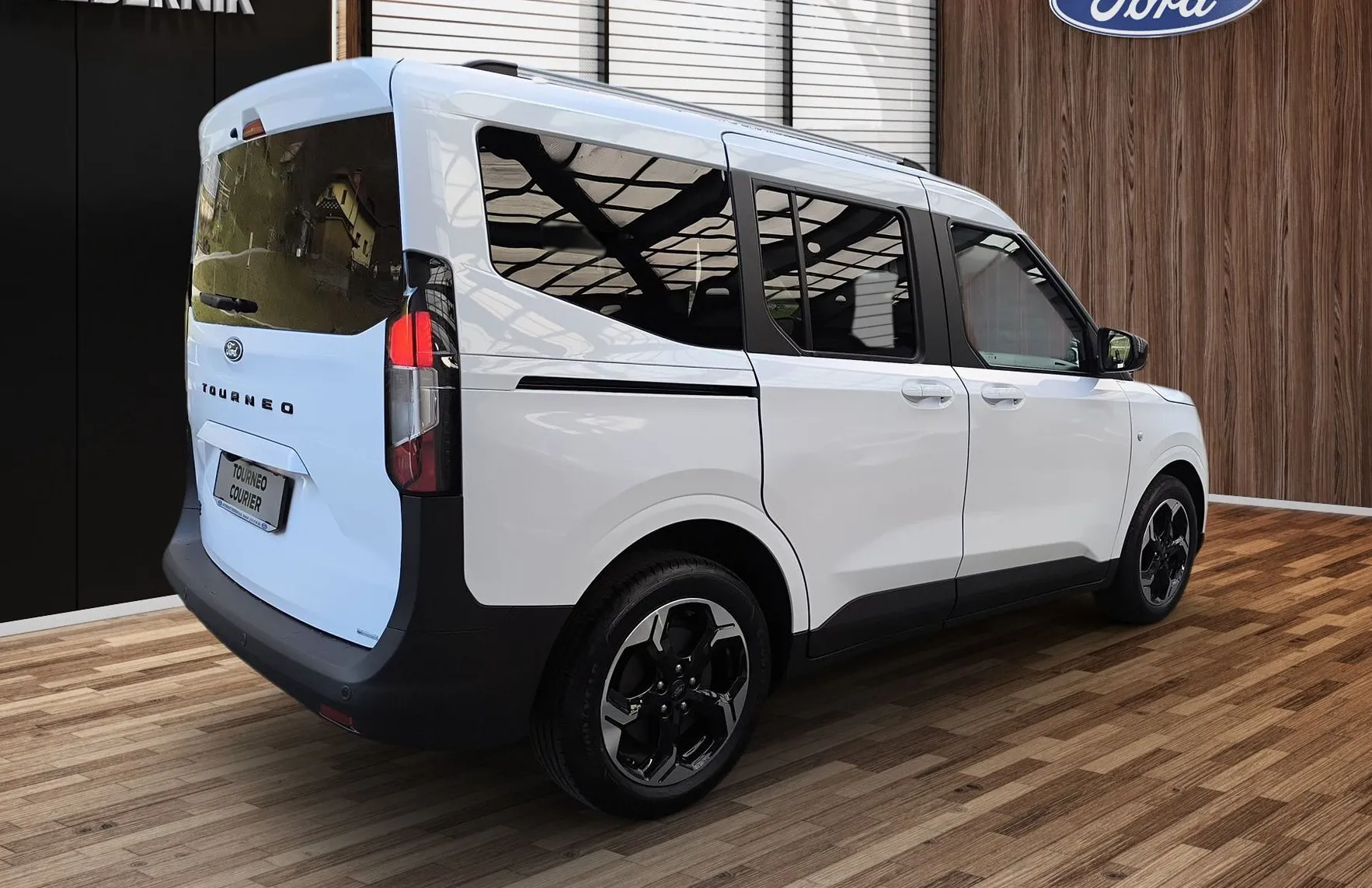 Zunanja slika - Ford Tourneo - Courier E- TITANIUM 136 KM 46kWh - 4