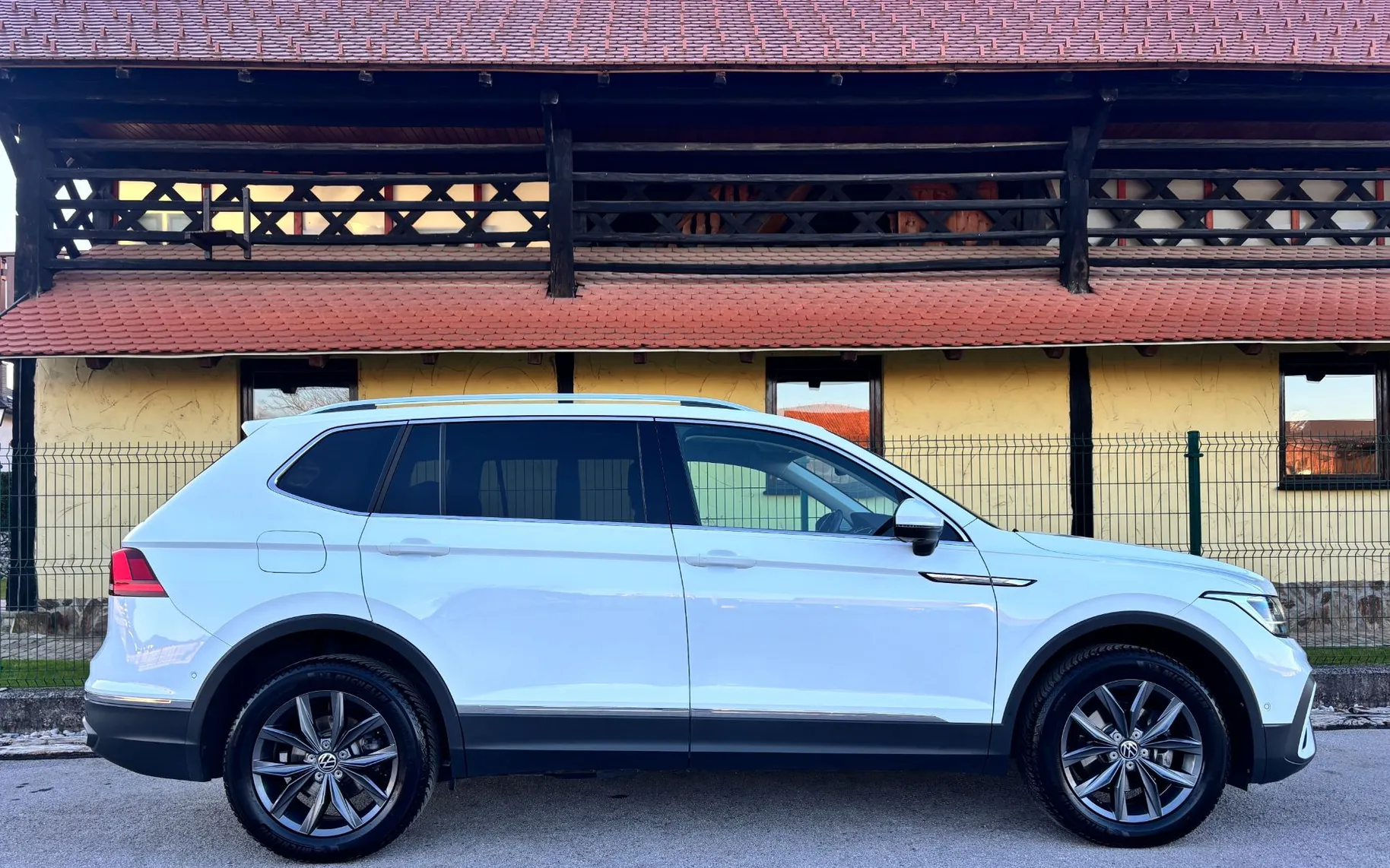 Zunanja slika - Volkswagen Tiguan - Allspace 2.0 TDI-1.LAST-7 SED-VIRTUAL-18COL-KAM 360-RADAR - 7