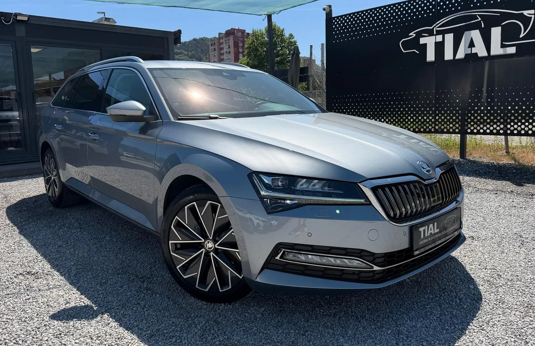 Zunanja slika - Škoda Superb - 2.0 TDI STYLE-18COL-CRYSTAL LED-ACC-MRT.KOTI-KAMER - 3