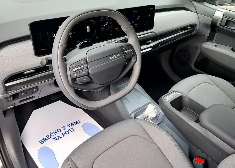 Zunanja slika - KIA EV3 - 58.3 kWh baterija. 150 kW  204 KM  Star - 9