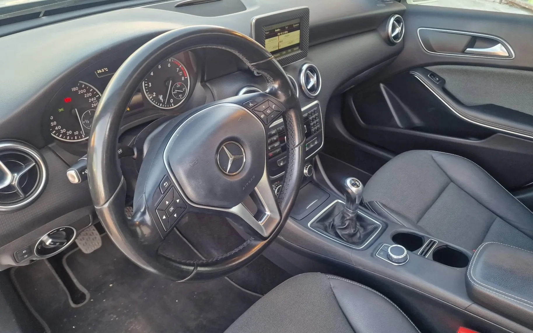 Notranja slika - Mercedes-Benz A-Razred - 180 LED-XENON PANORAMA NAVIG. ODLIČEN - 12