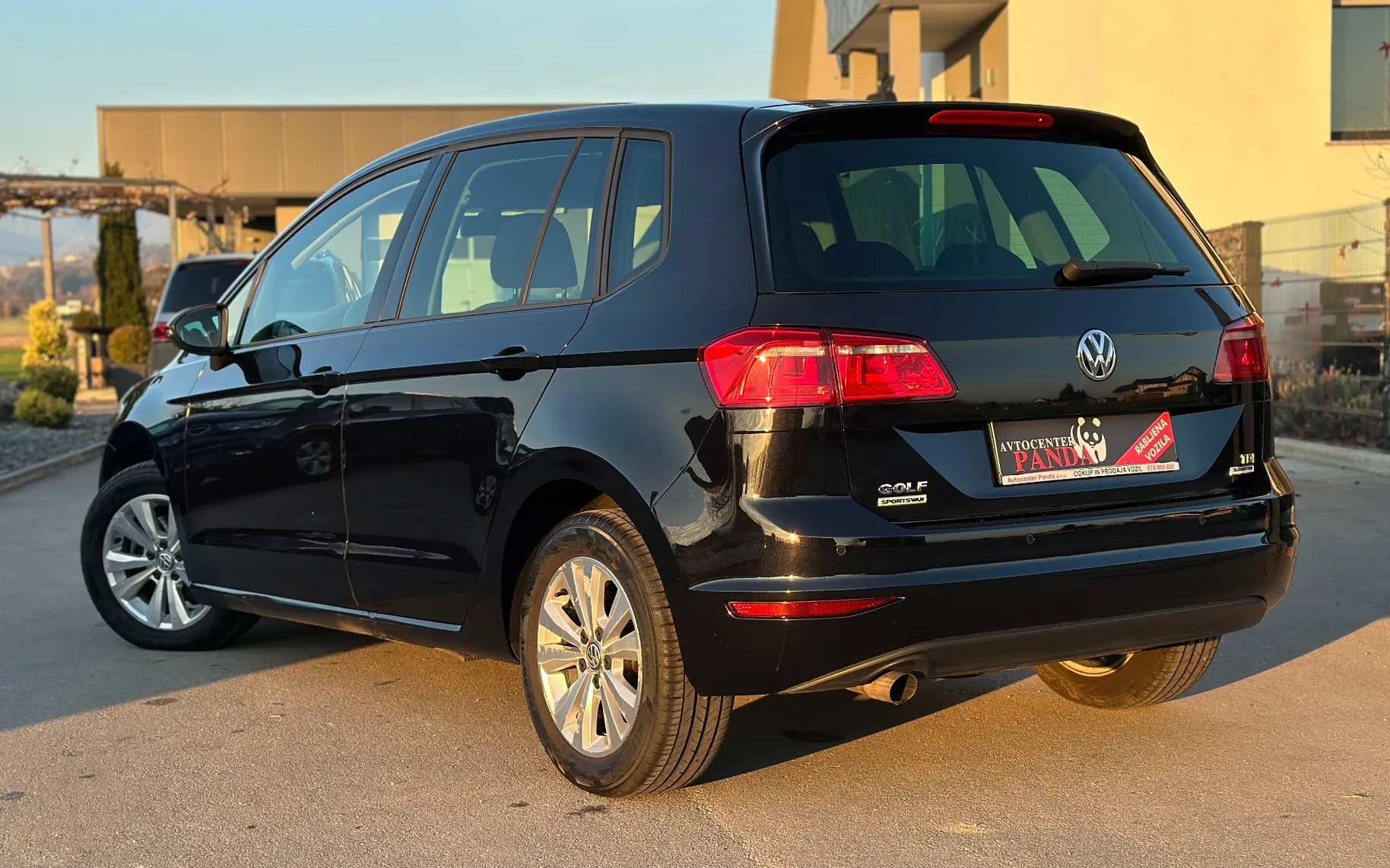 Zunanja slika - Volkswagen Golf - Sportsvan 1.6 TDI DSG Comfortline+ACC+ALU+NAVI+2X PDC - 3