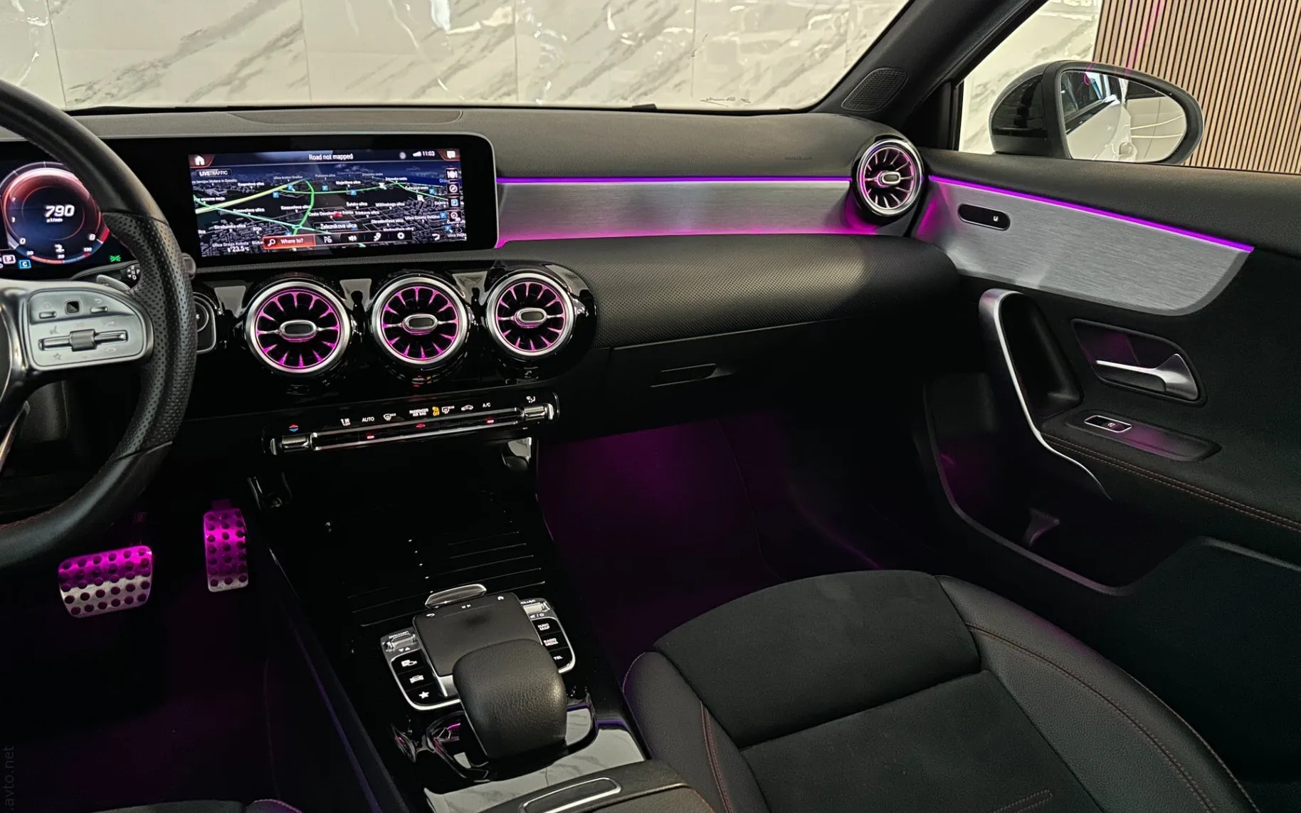 Notranja slika - Mercedes-Benz A-Razred - 200 AMG Line |ACC|Kamera|Gretje|AmbientL|PDC|SLO| - 12