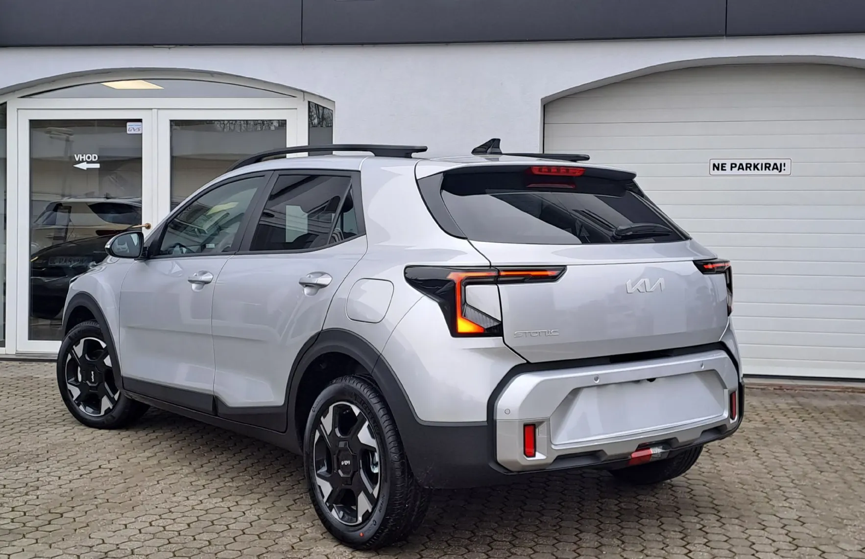 Zunanja slika - KIA Stonic - 1.0 T-GDi 73.6 kW  100 KM  EX Pulse DCT - 3