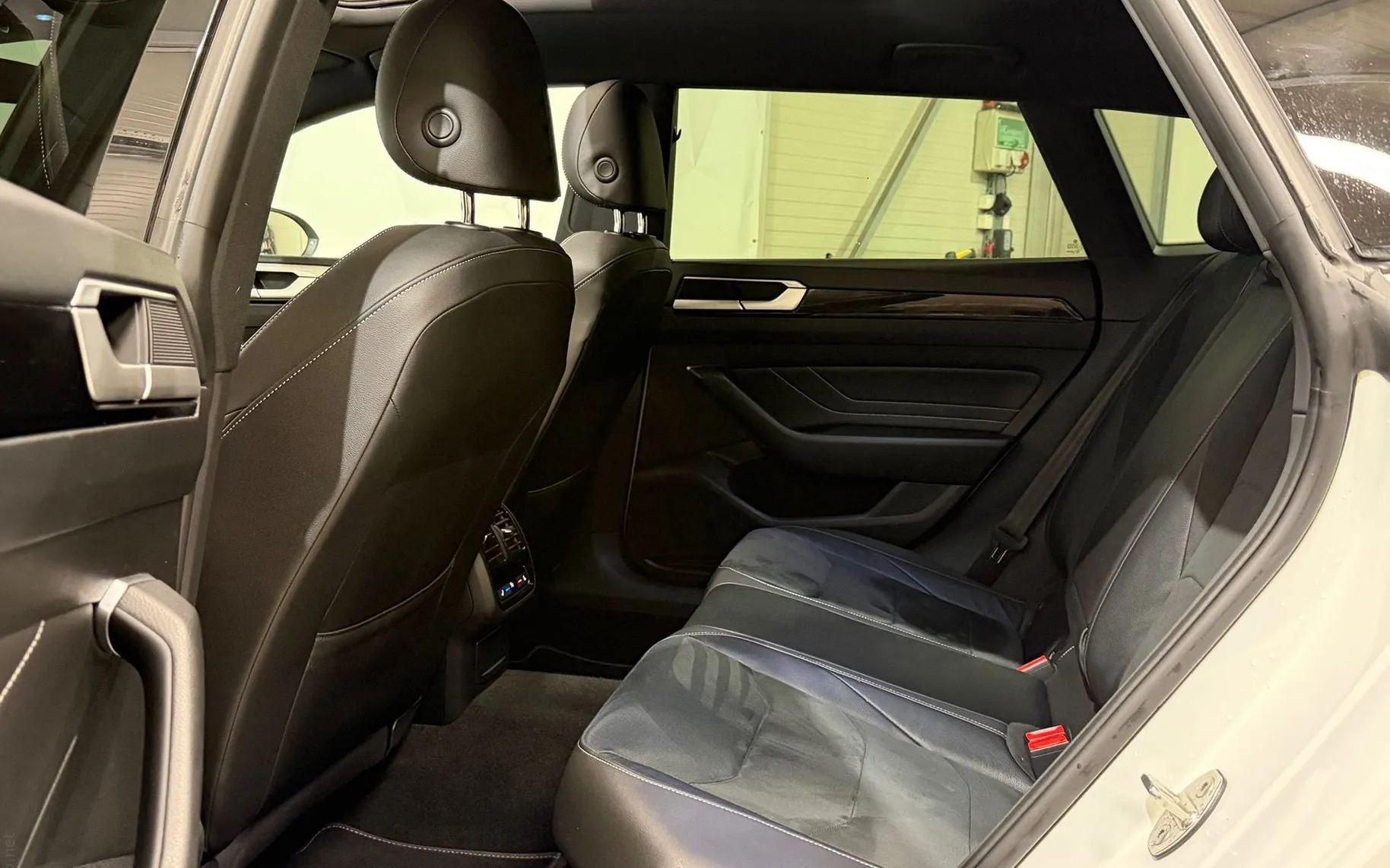 Notranja slika - VW Arteon Shooting Brake - 2.0 TDI-R LINE-4X4-PANORAMA-ACC-VIRTUAL-KAMERA-F1 - 12
