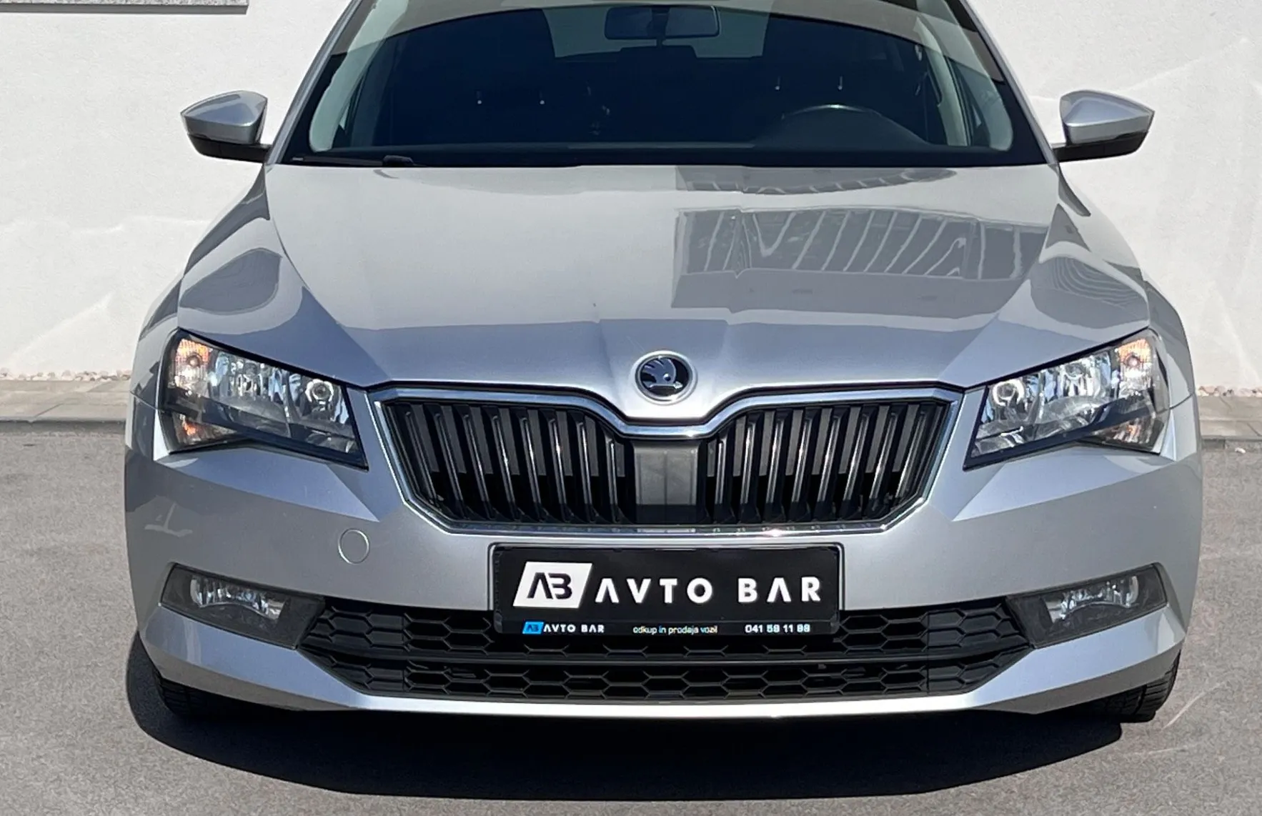 Zunanja slika - Škoda Superb - 2.0 TDI+ALU+TEMP+USB - 2