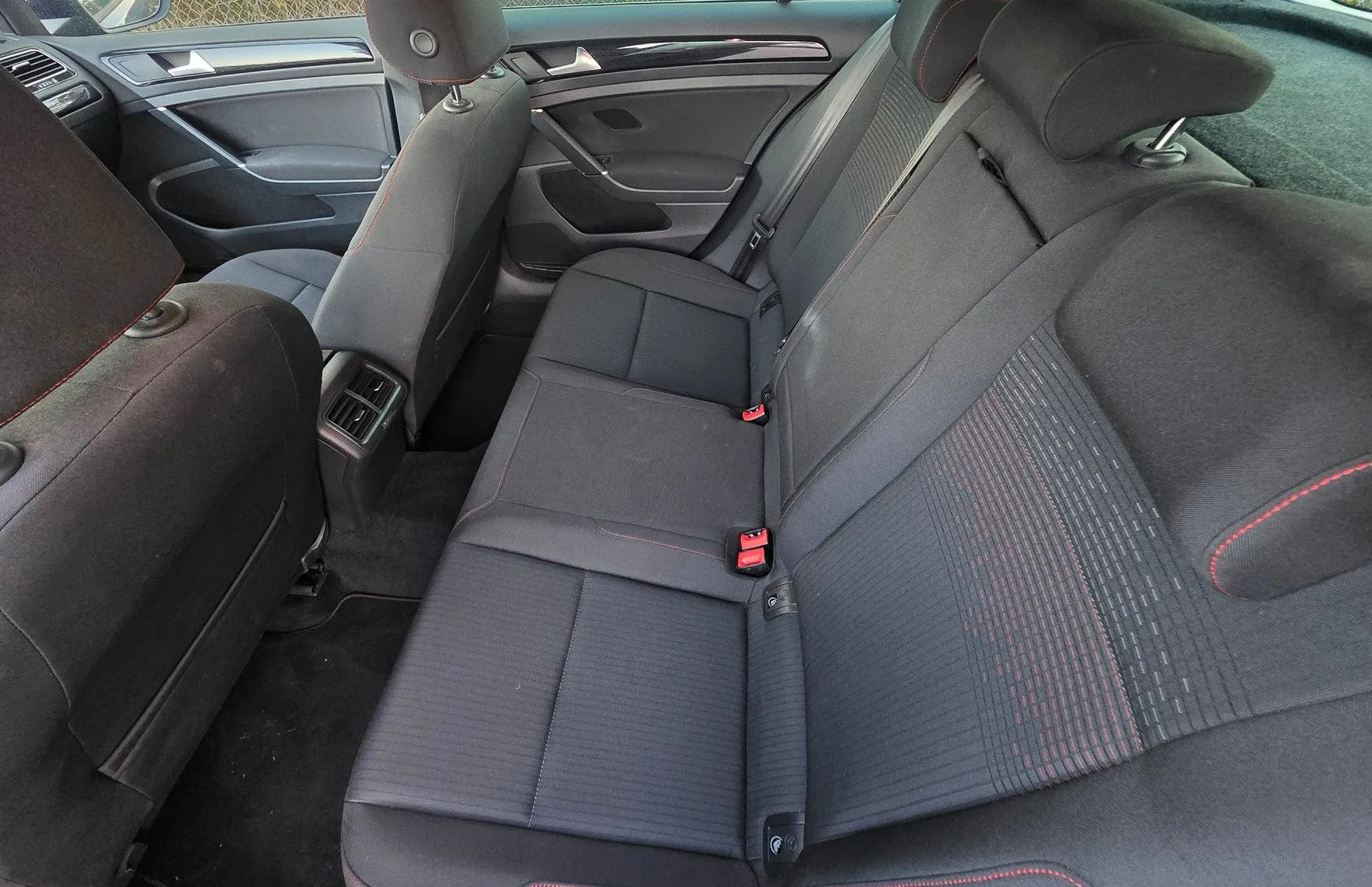 Zunanja slika - Volkswagen Golf - 1.0 TSI BMT ALU PLATIŠČA-ZASLON-1.LASTNIK-KOT NOV - 14