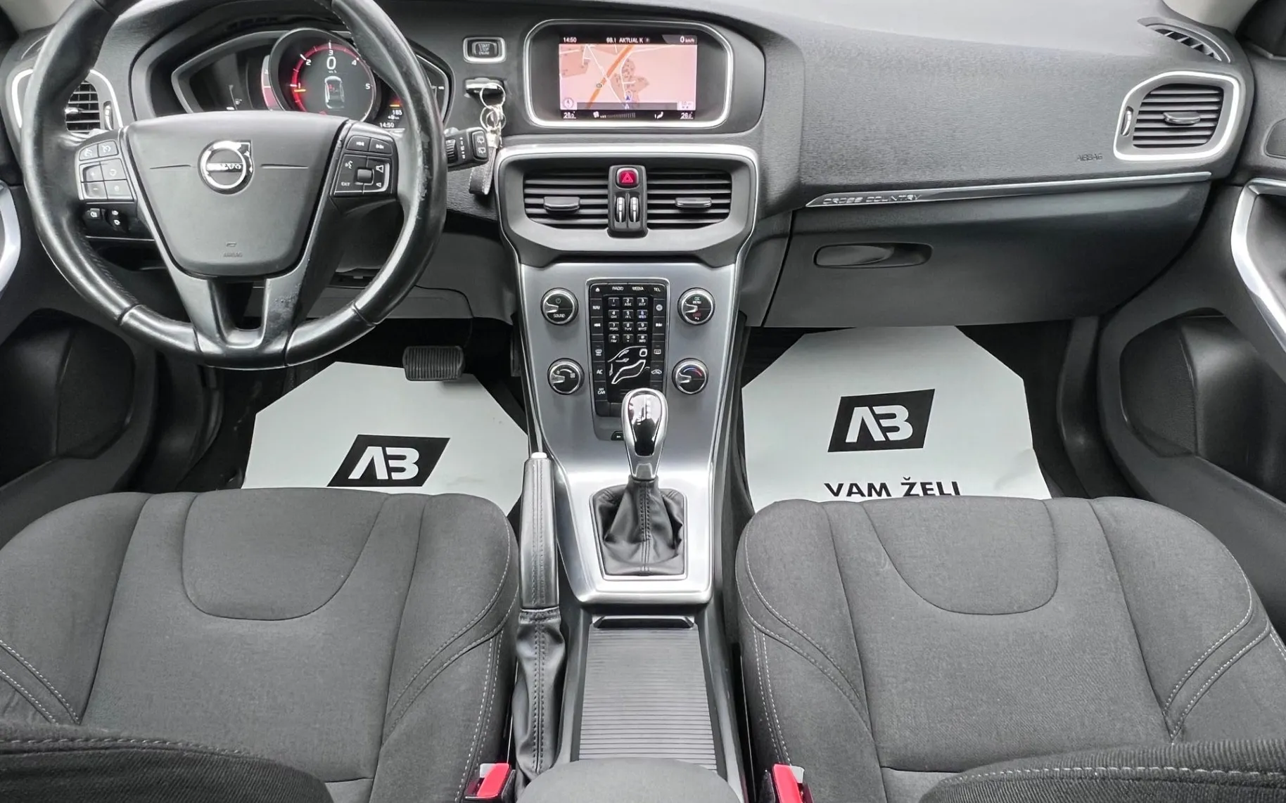 Notranja slika - Volvo V40 Cross Country - 2.0TD+NAV+VIRTUAL+PDC+ALU... - 12
