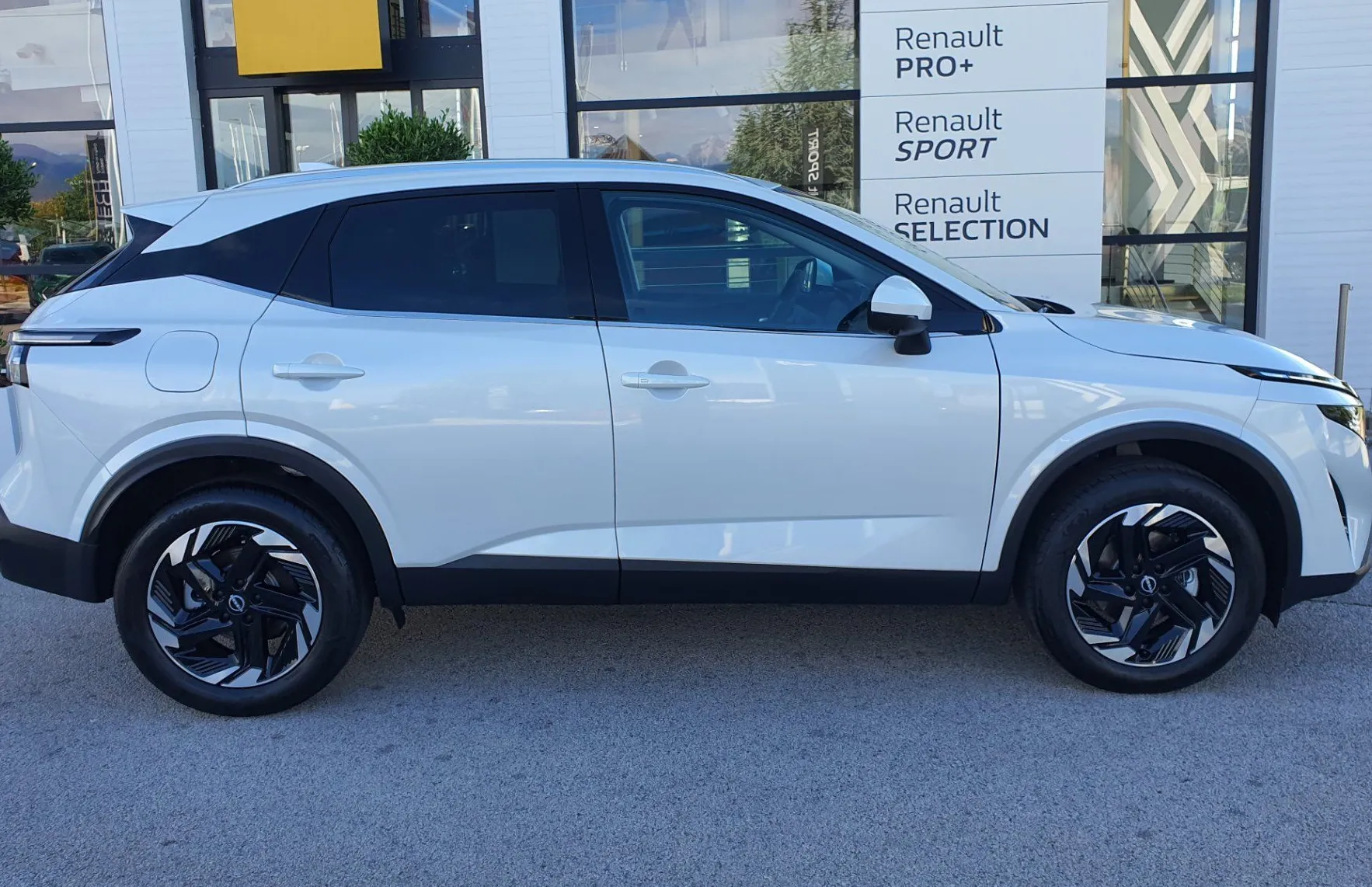 Zunanja slika - Nissan Qashqai - 1.3 DIG-T MHEV N-Connecta X-Tronic - 5