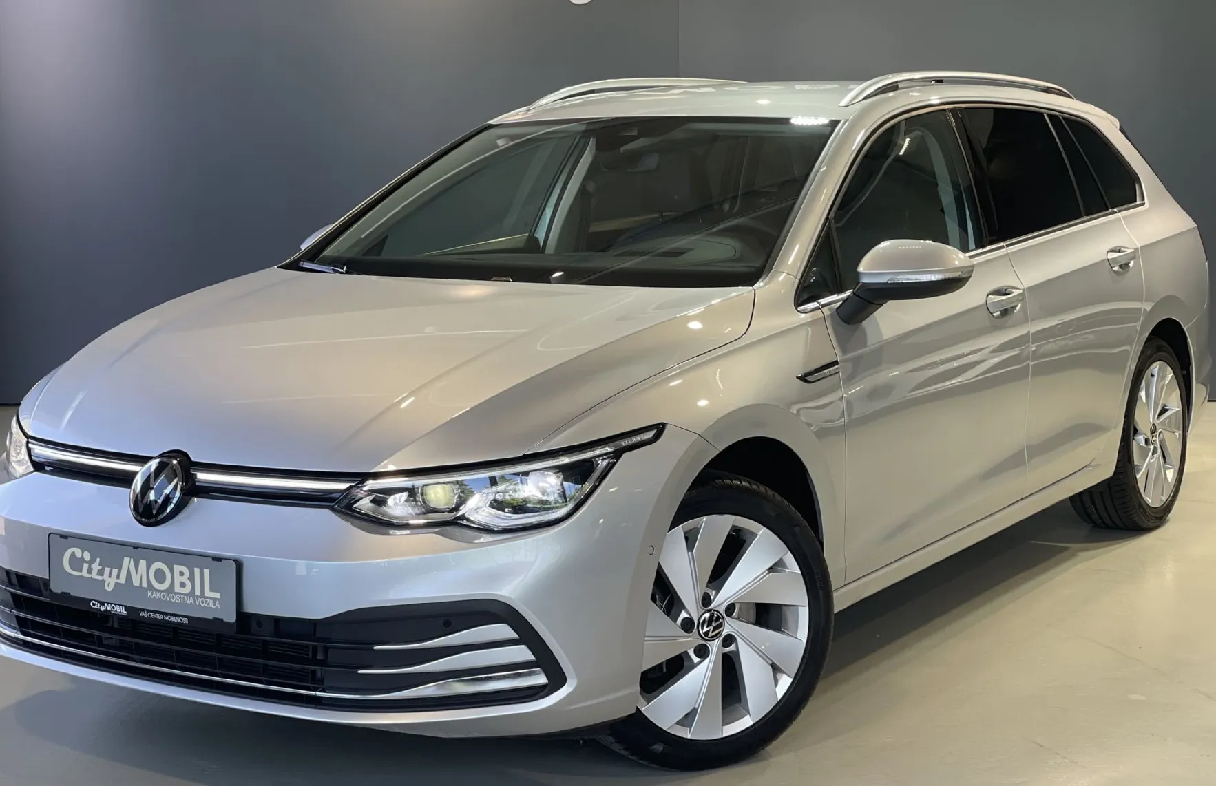 Zunanja slika - VW Golf - Variant VIRTUAL-KEYLESS-HEADUP-ALCANTARA-NAVI-MEMORY-DSG - 1