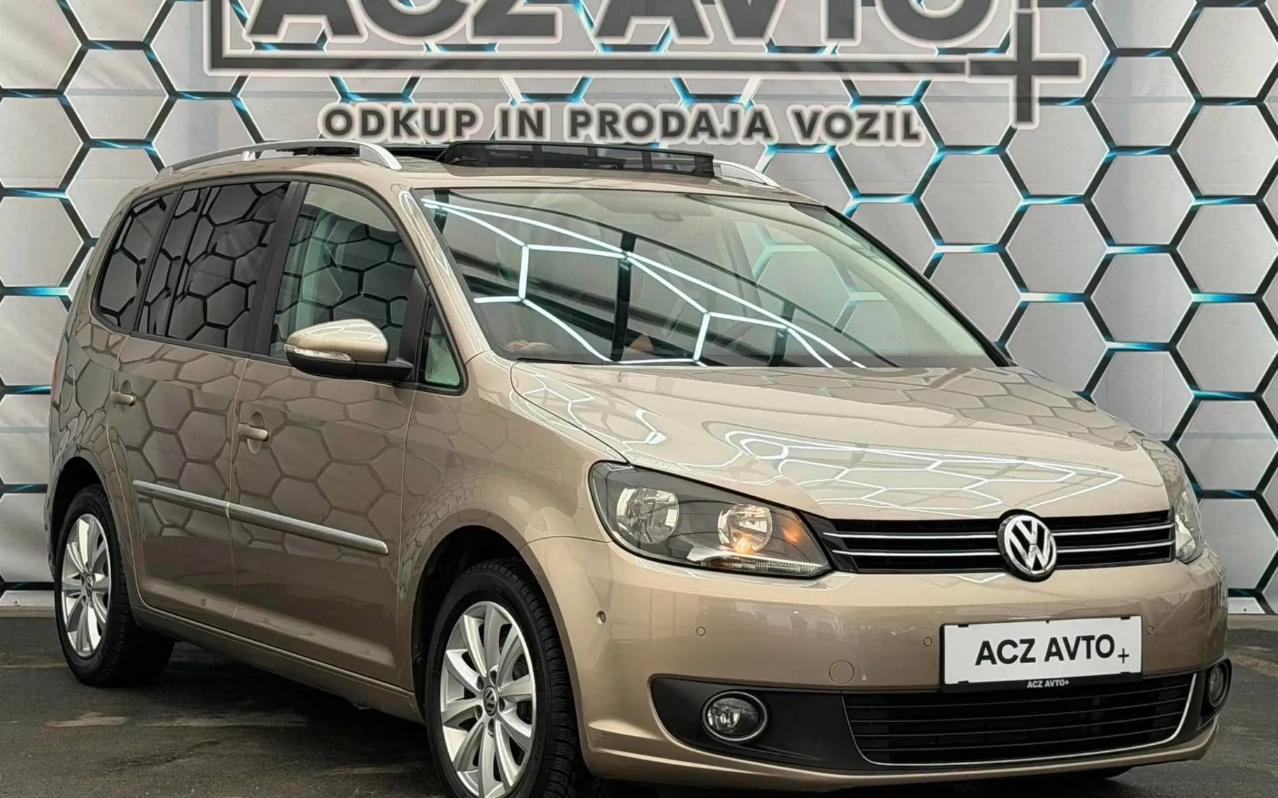 Zunanja slika - Volkswagen Touran - 2.0 TDI•PANORAMA•H LINE•NAVIGACIJA•KAMERA•KLJUKA• - 1