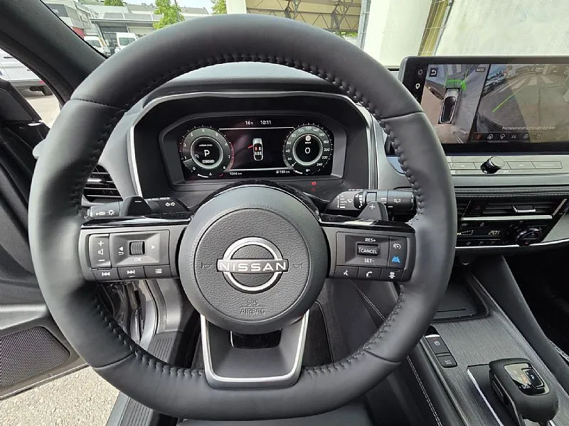 Zunanja slika - Nissan Qashqai - Tekna 1.3 DIG-T 158 X-Tronic+paket COLD - 10