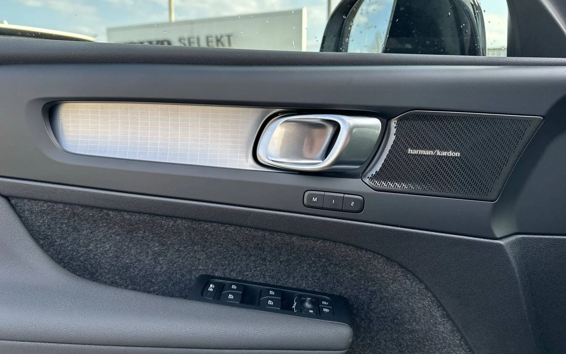 Notranja slika - Volvo XC40 - B3P Plus Dark Avt - 13