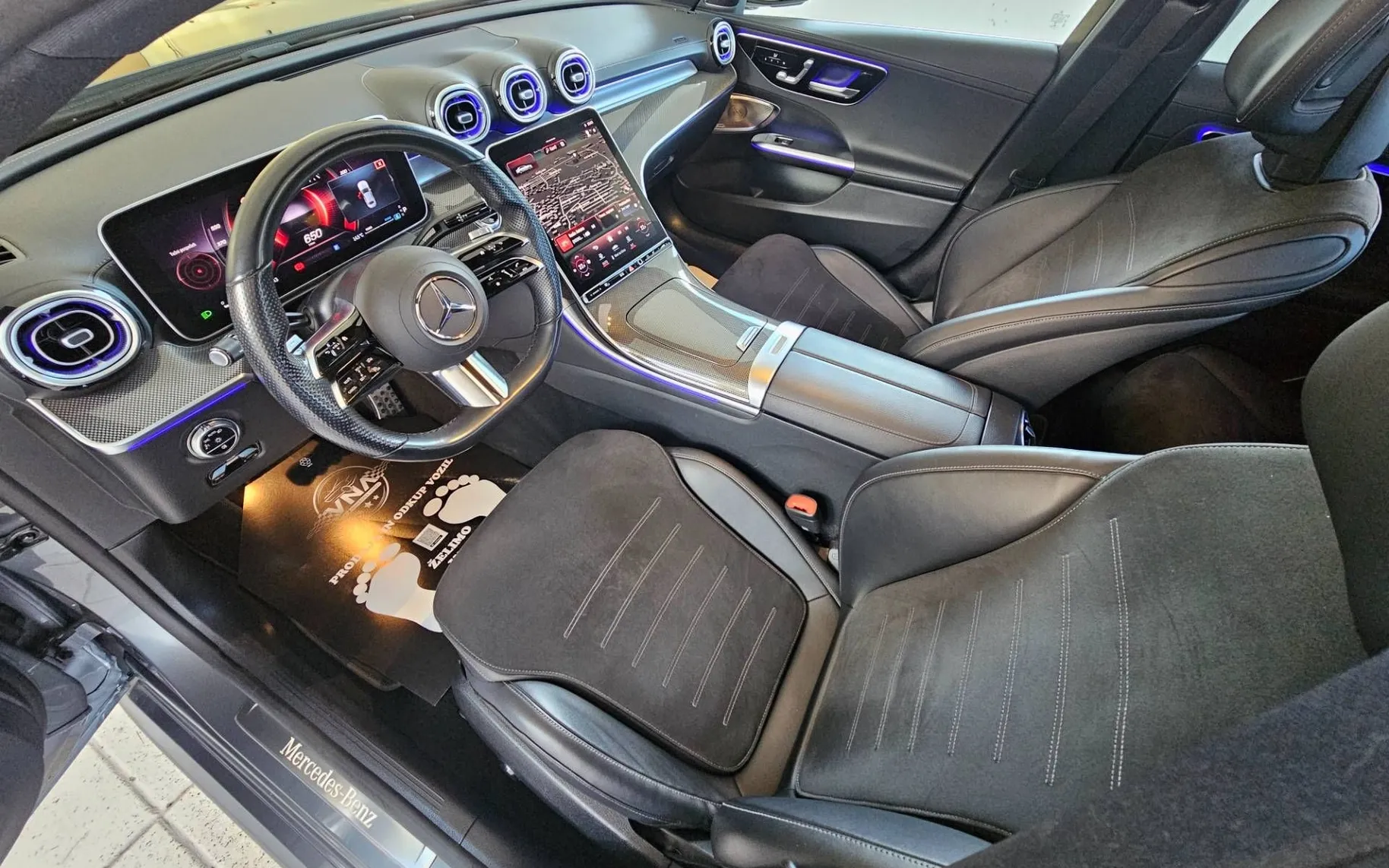Notranja slika - Mercedes-Benz C-Razred - C 300 d AMG |PANORAMA|VIRTUAL|AMBIENT|RADAR|ALU18| - 7