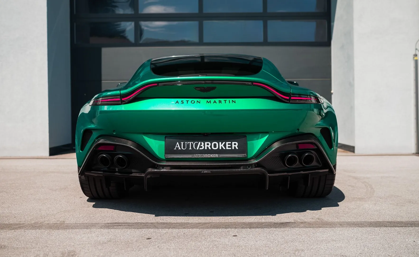 Zunanja slika - Aston Martin Vantage - PERFORMANCE PODIUM GREEN KARBON BOWERS WILKINS - 6