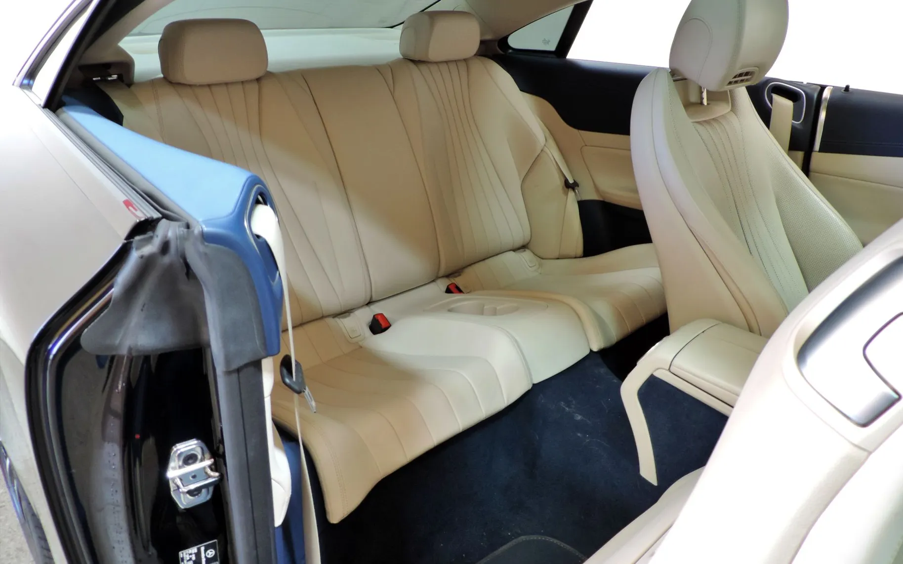 Zunanja slika - Mercedes-Benz E Class Coupe - 300d 4-MATIC AUT. - 26