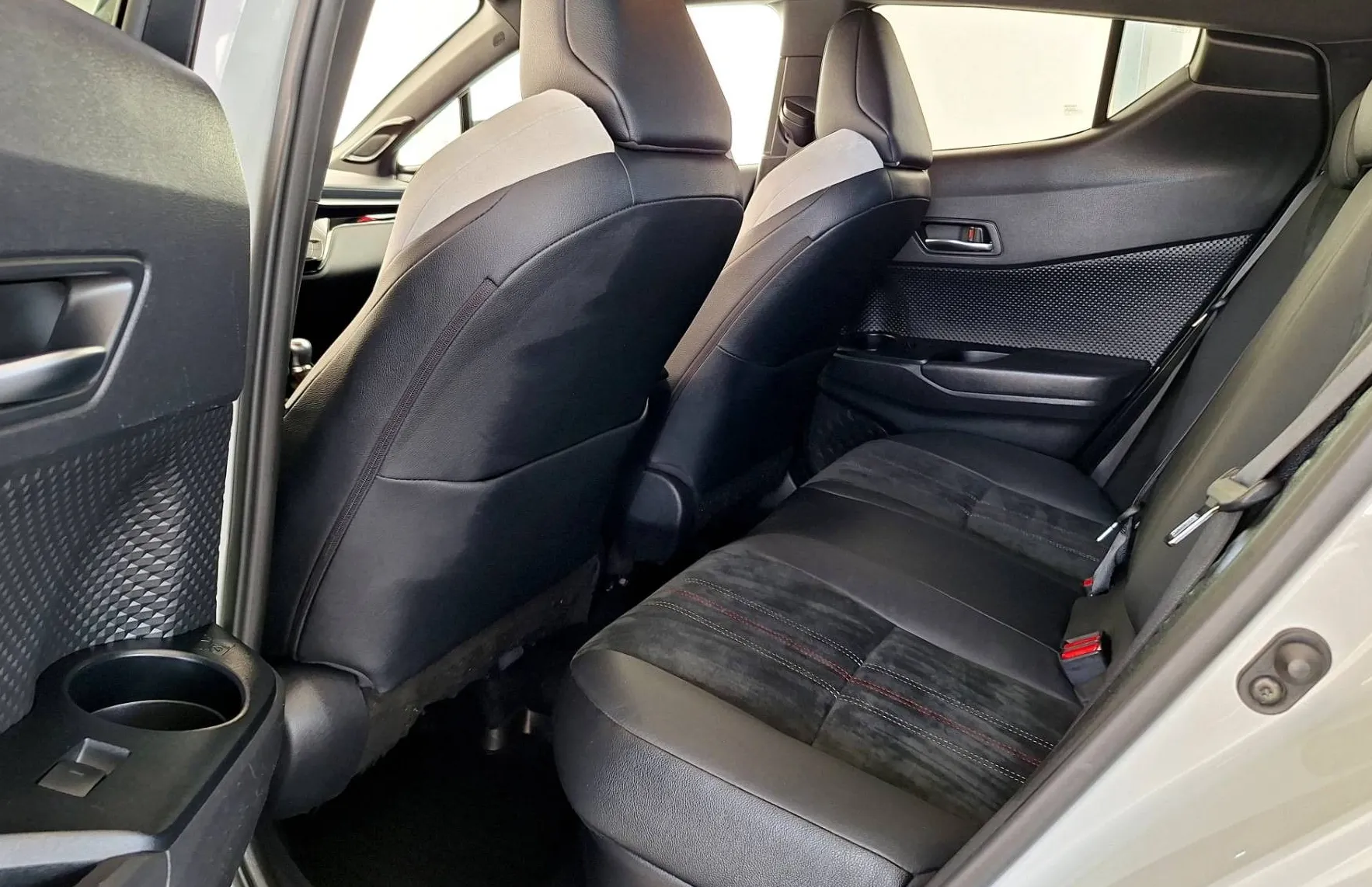 Zunanja slika - Toyota C-HR - Hybrid 2.0 GR Sport •ALCANTARA•FULL LED•SLO• - 14