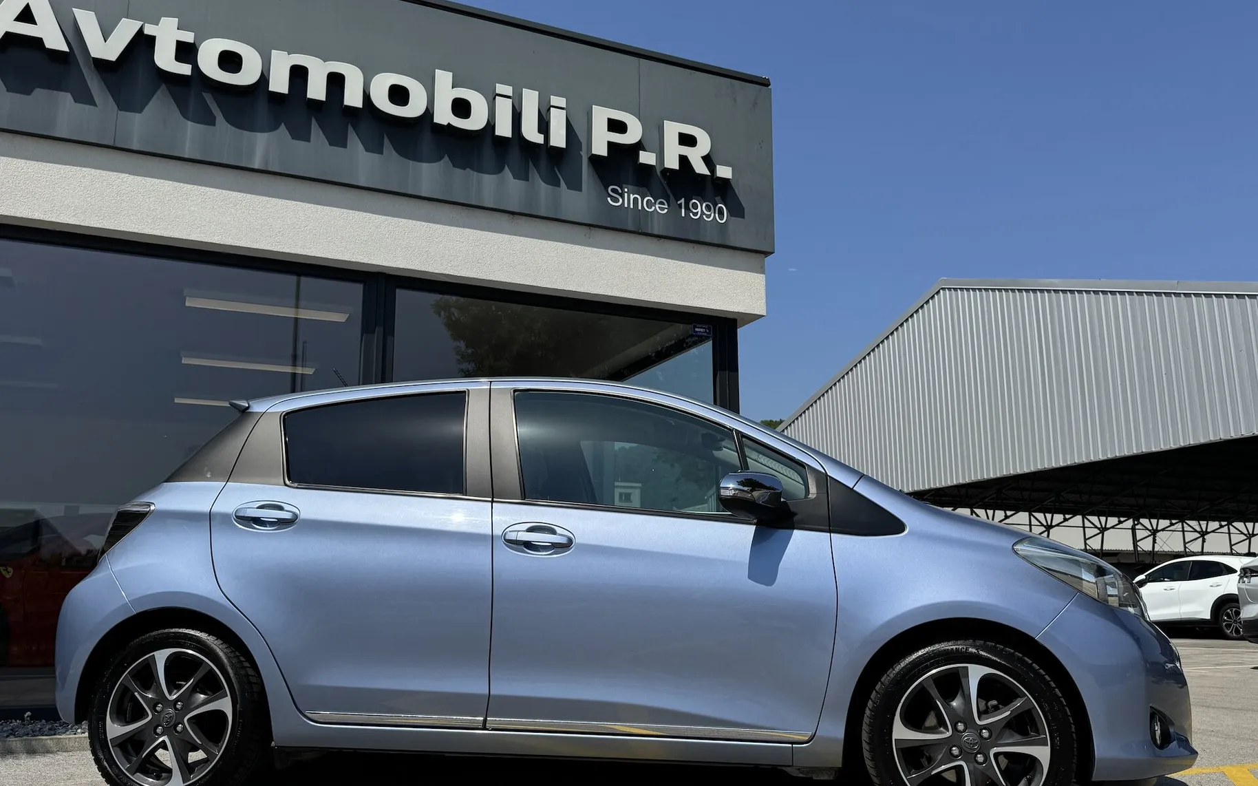 Zunanja slika - Toyota Yaris - 1.33 VVT-i Luna SLO 6 PRESTAV 2 KOMPLETA PLATIŠČ - 6