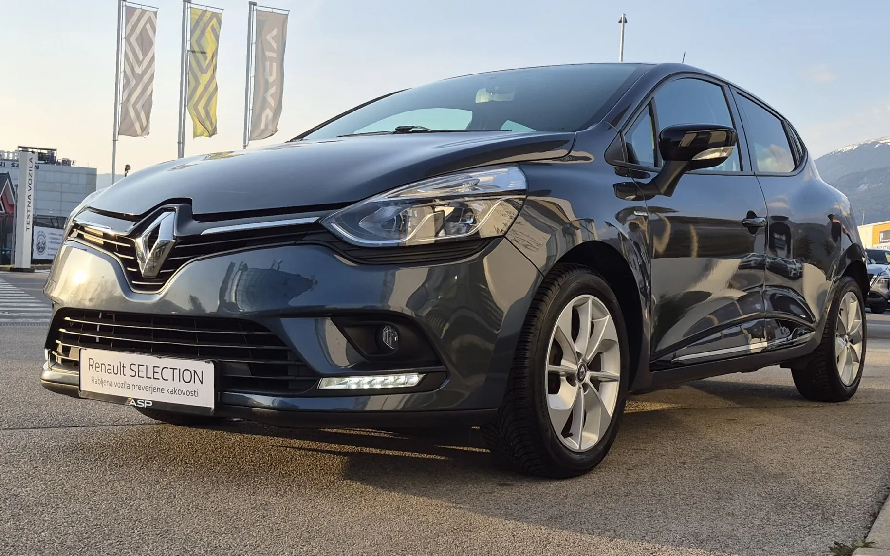 Zunanja slika - Renault Clio - Limited 1.2 16v - 3