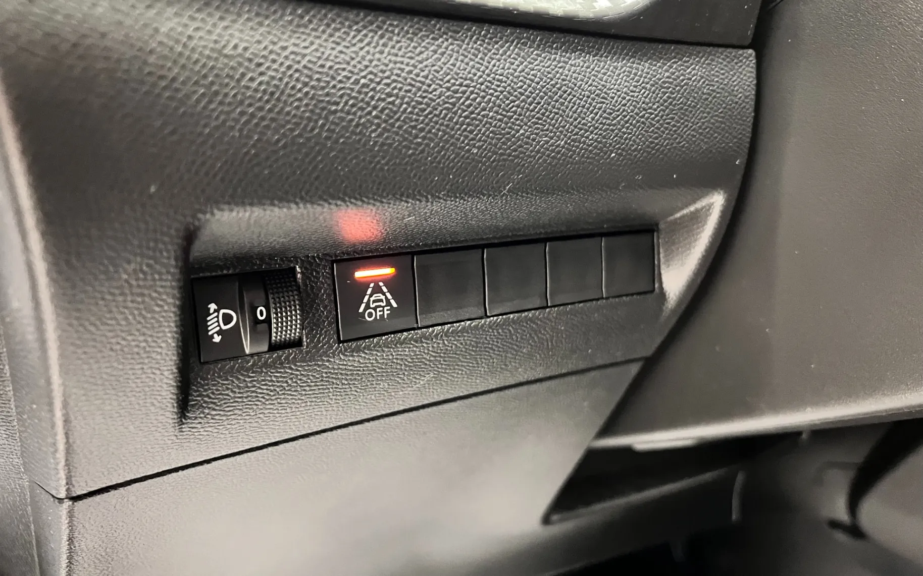 Zunanja slika - Peugeot 208 - 1.2-1.LASTNIK-63.000KM-ODLIČEN-OBROK ŽE 95€ - 16