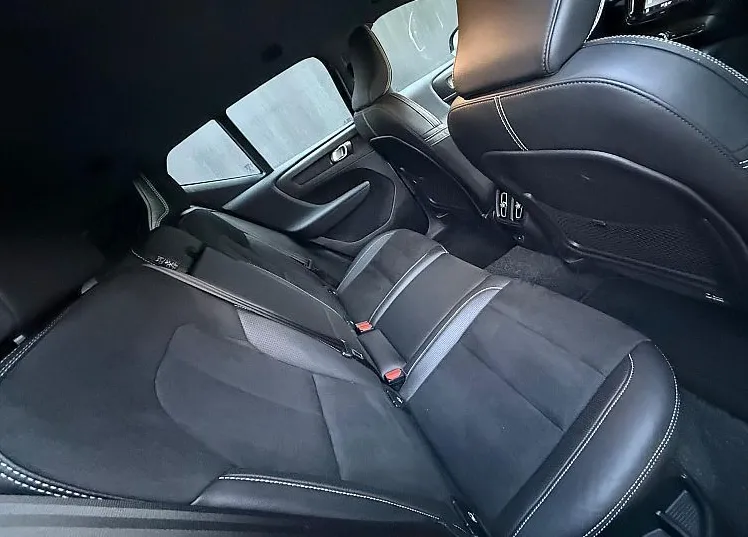 Zunanja slika - Volvo XC40 - BEV AWD R-DESIGN - 11