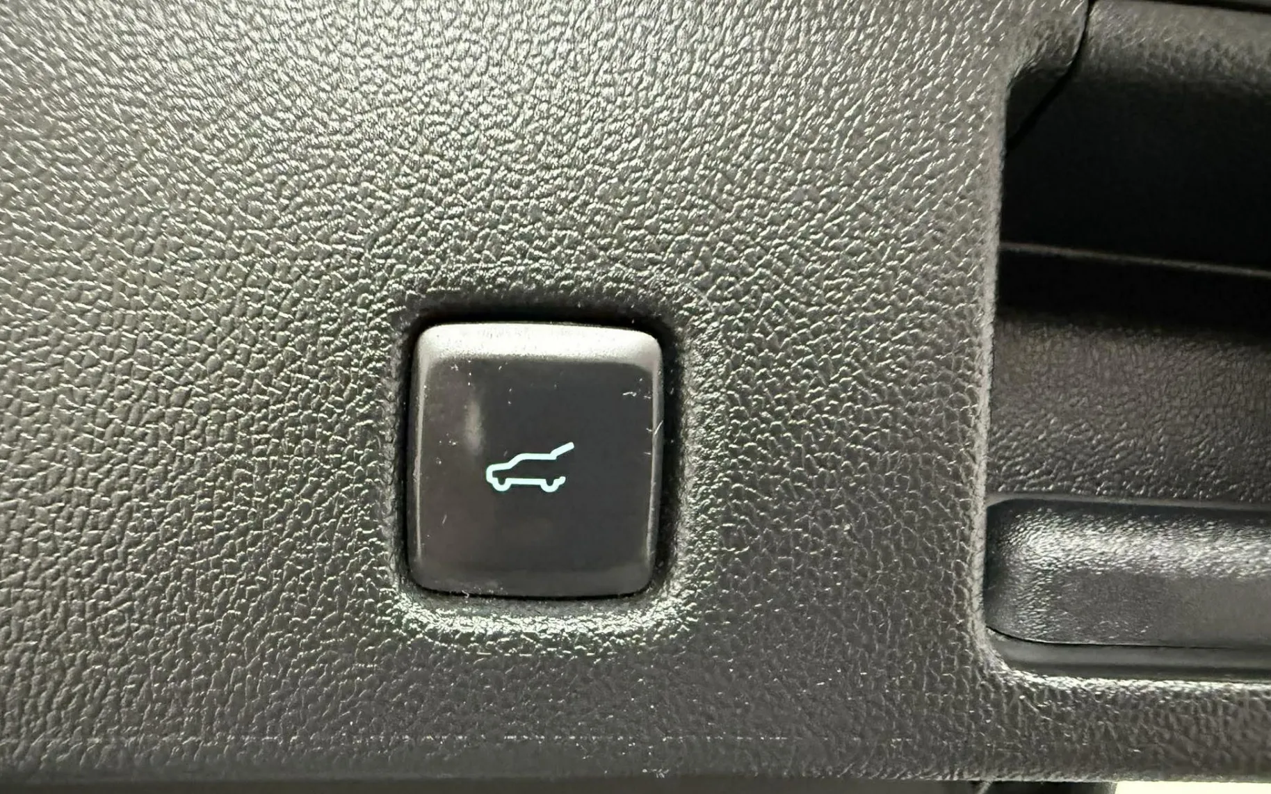 Notranja slika - Ford Kuga - 2.5 Vignale.NEMŠKI+4ALU.KAMERA.PANORAMA.KLUKA.LED - 16