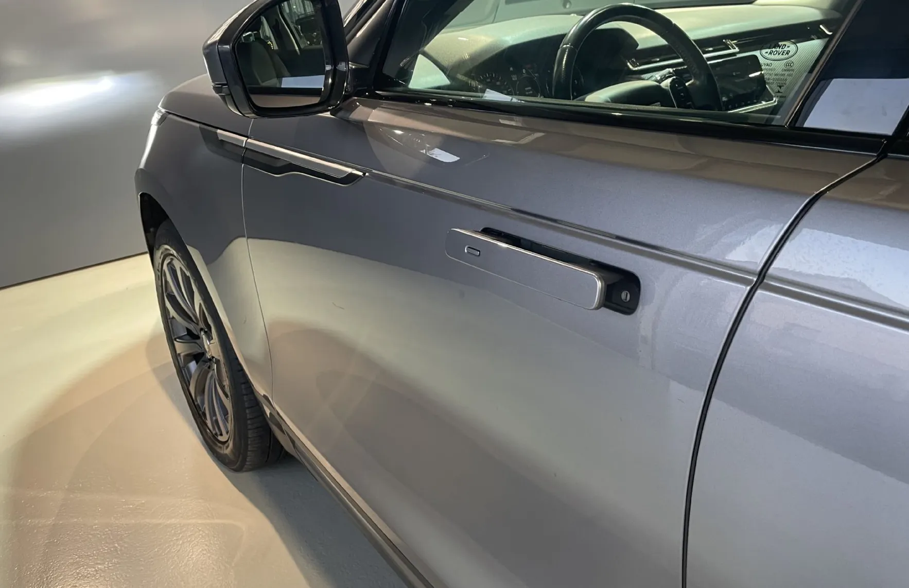 Zunanja slika - Land Rover Range Rover Velar - PANORAMA-ALCANTARA-KEYLESS-NAVI-GRETJE-RADAR-LE - 7