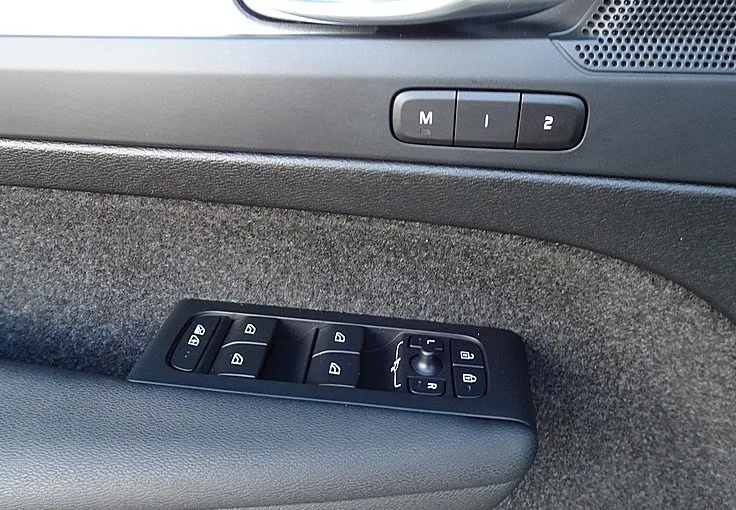 Zunanja slika - Volvo XC40 - 2.0 B3 Core 2WD -VIRTUAL -KAMERA -NAVI - 10