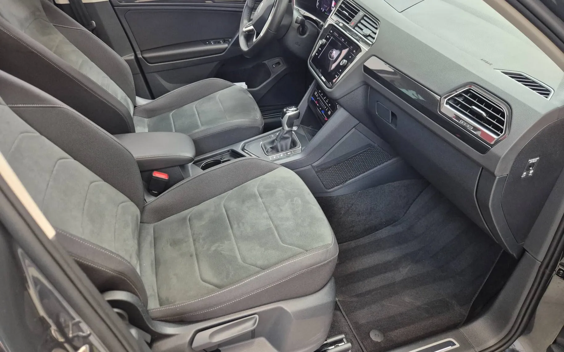 Notranja slika - Volkswagen Tiguan - 2.0 TDI SCR BMT DSG Elegance 110kW... - 11