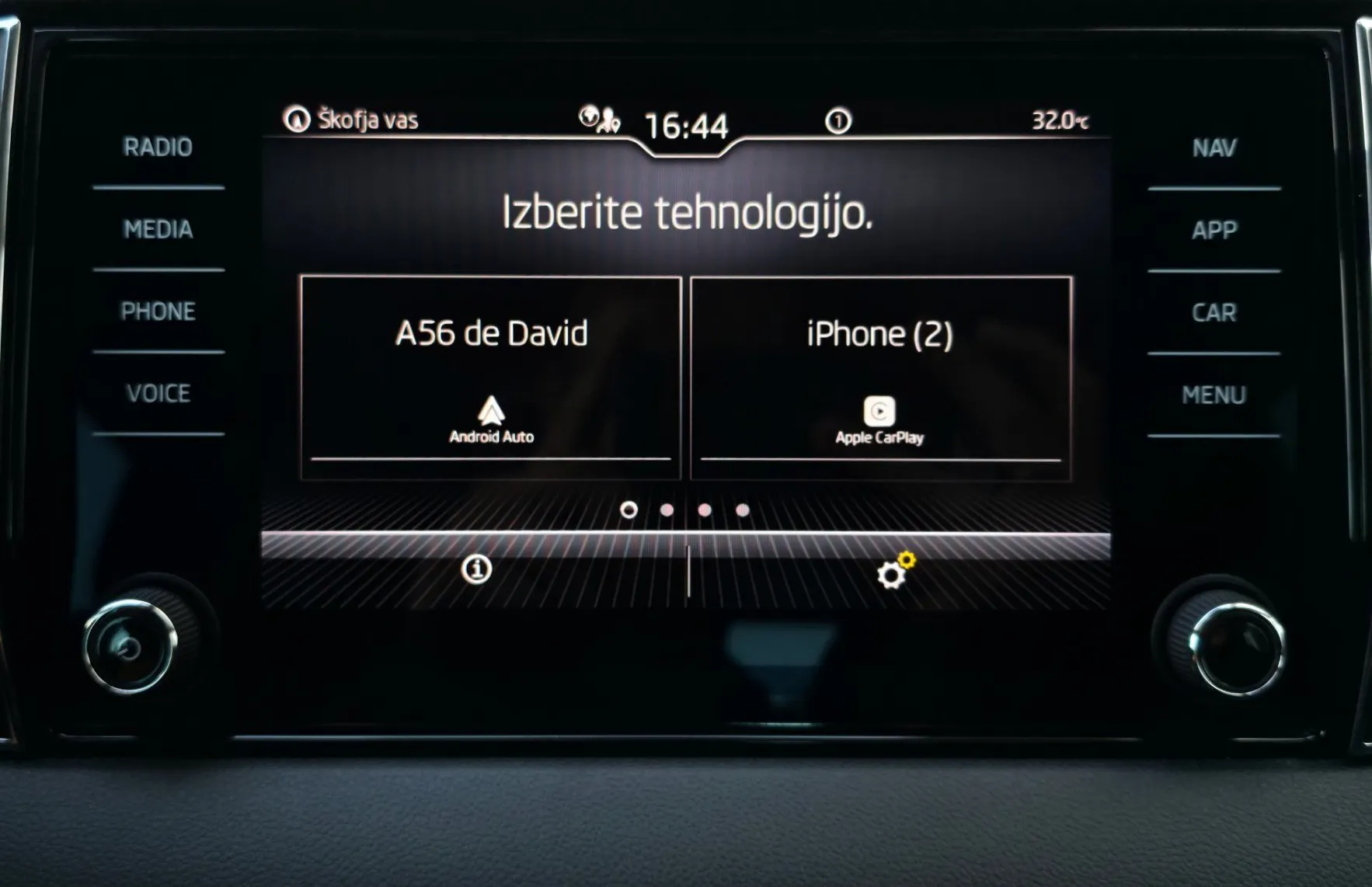 Zunanja slika - Škoda Karoq - 1.5TSI Selection DSG•ACC•KAMERA•LANE•KEYLESS•17C - 18