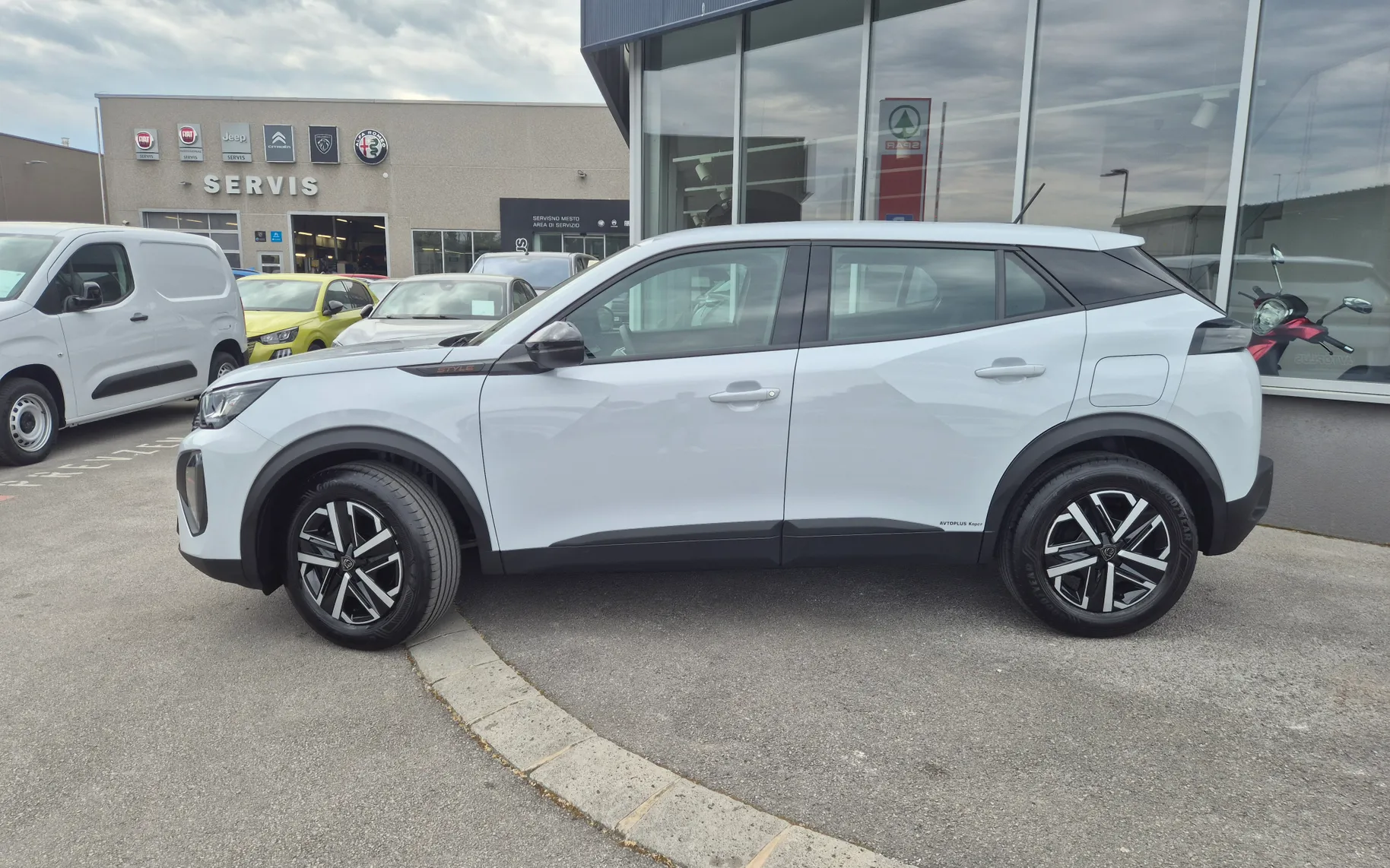 Zunanja slika - Peugeot 2008 - Style HIBRID 110 - NA ZALOGI - 2