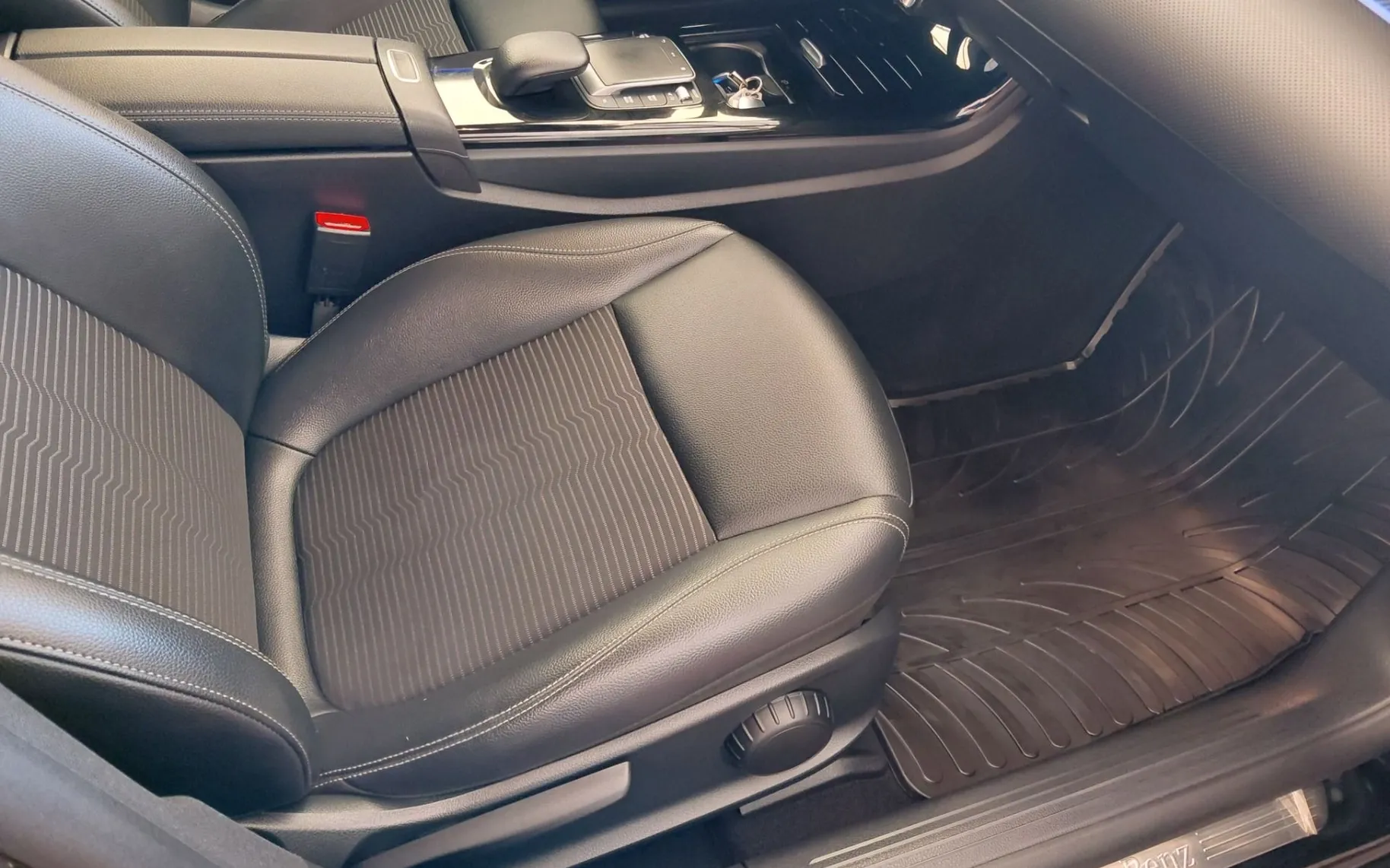 Notranja slika - Mercedes-Benz CLA-Razred - CLA 180-SLOV.VOZILO-ODLIČNO OHRANJEN-GARANCIJA - 8