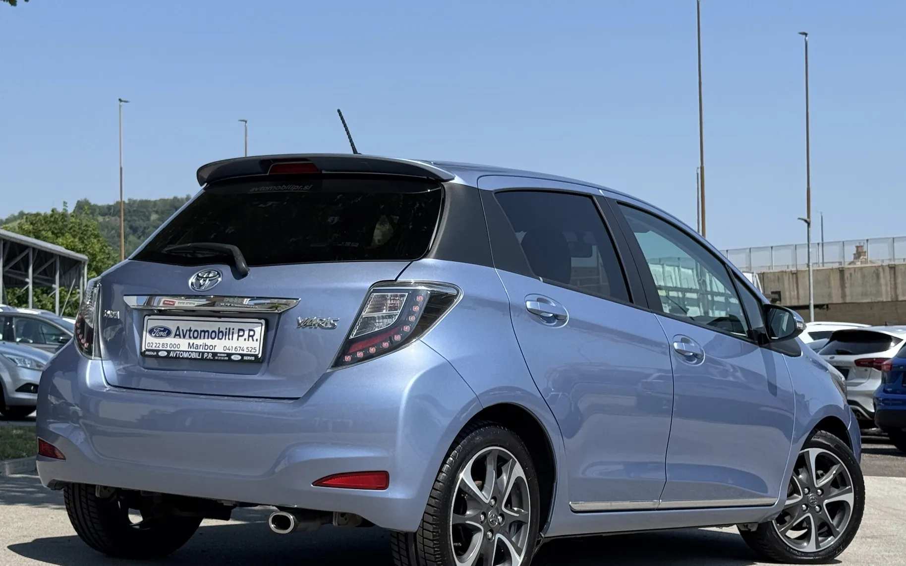 Zunanja slika - Toyota Yaris - 1.33 VVT-i Luna SLO 6 PRESTAV 2 KOMPLETA PLATIŠČ - 7